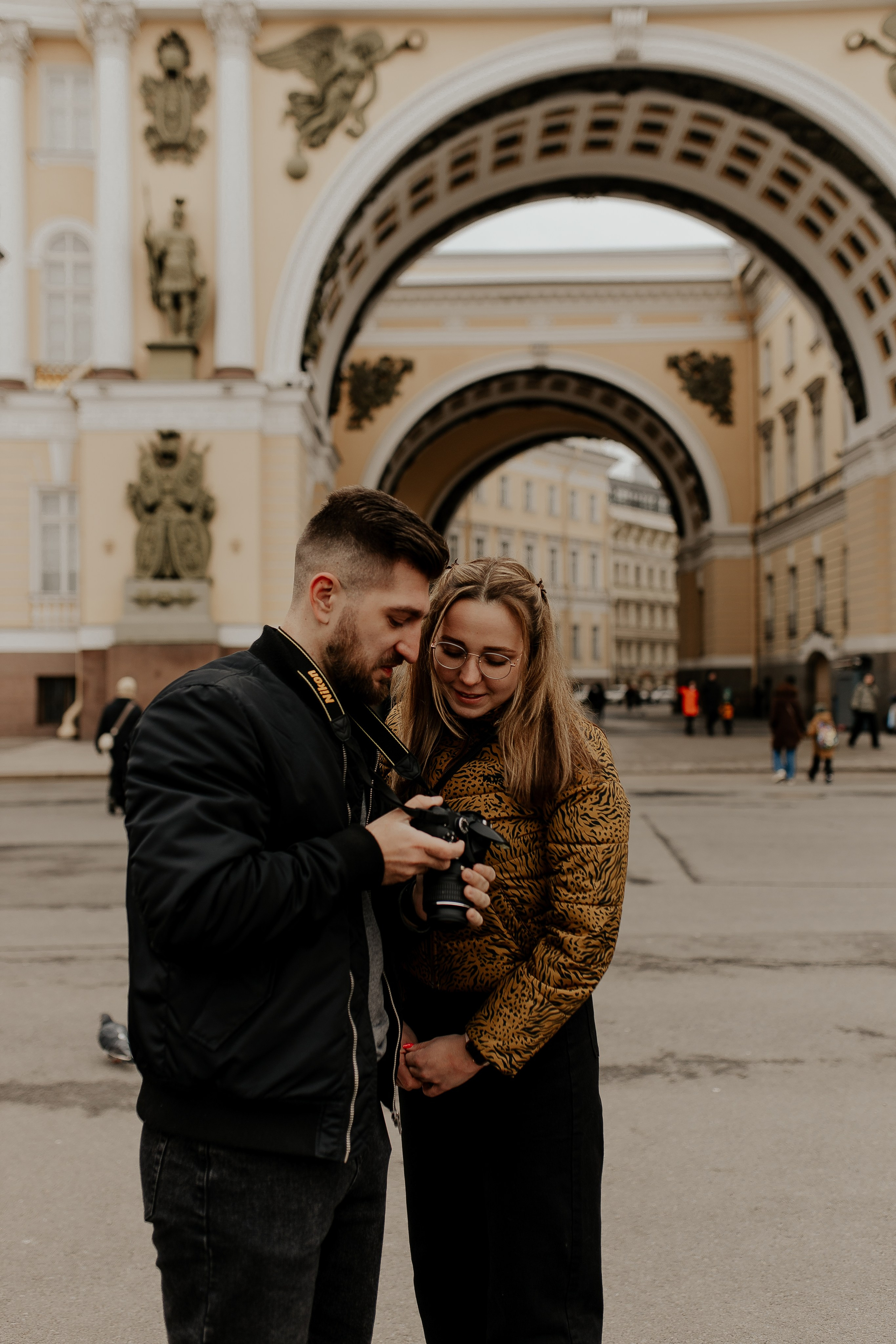Пара у главного штаба. Фотограф в Санкт-Петербурге Лиза Семченкова