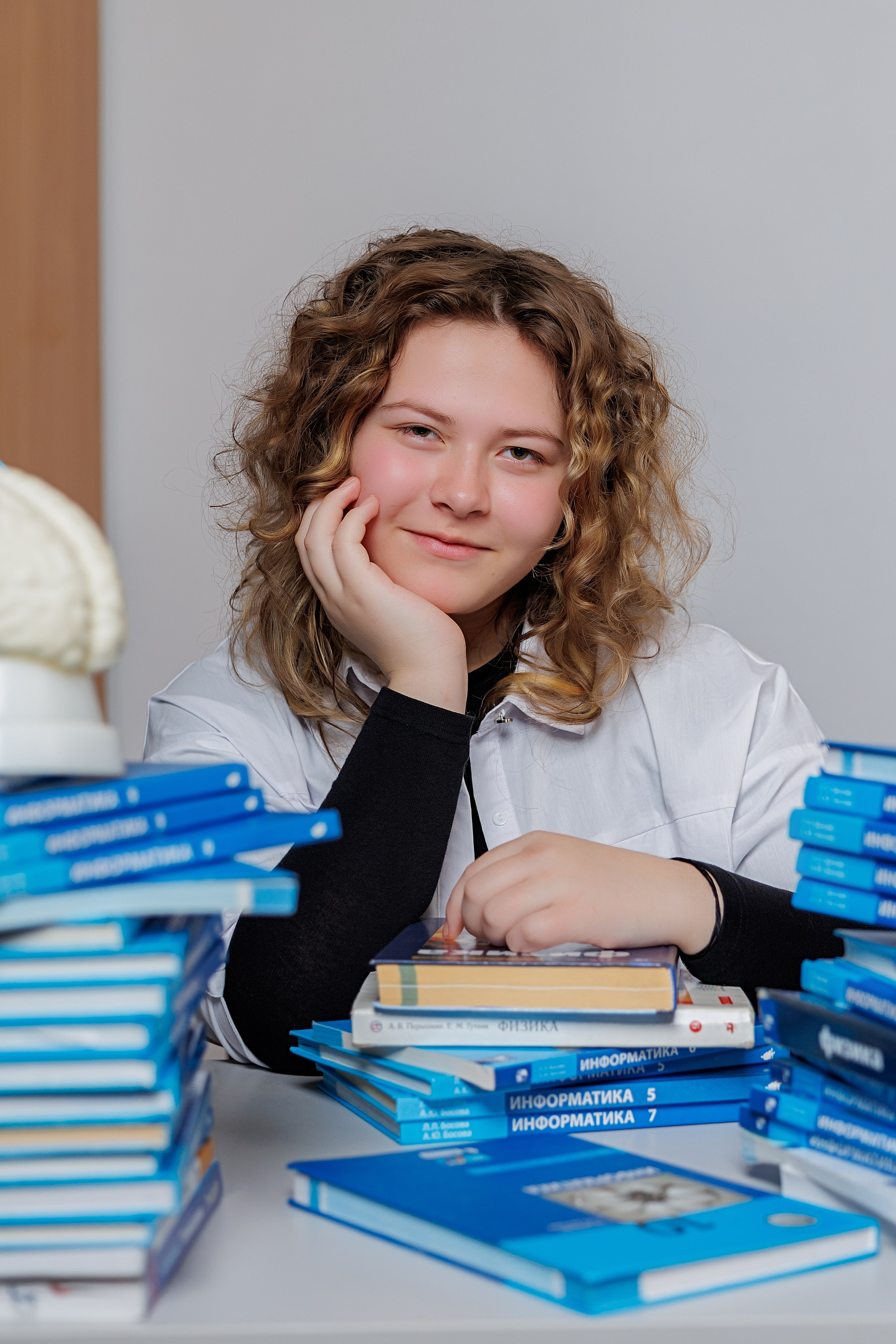 Школьные классические портреты старшие классы. Классные выпускные альбомы в Орле и Орловской области. Фотограф на выпускной