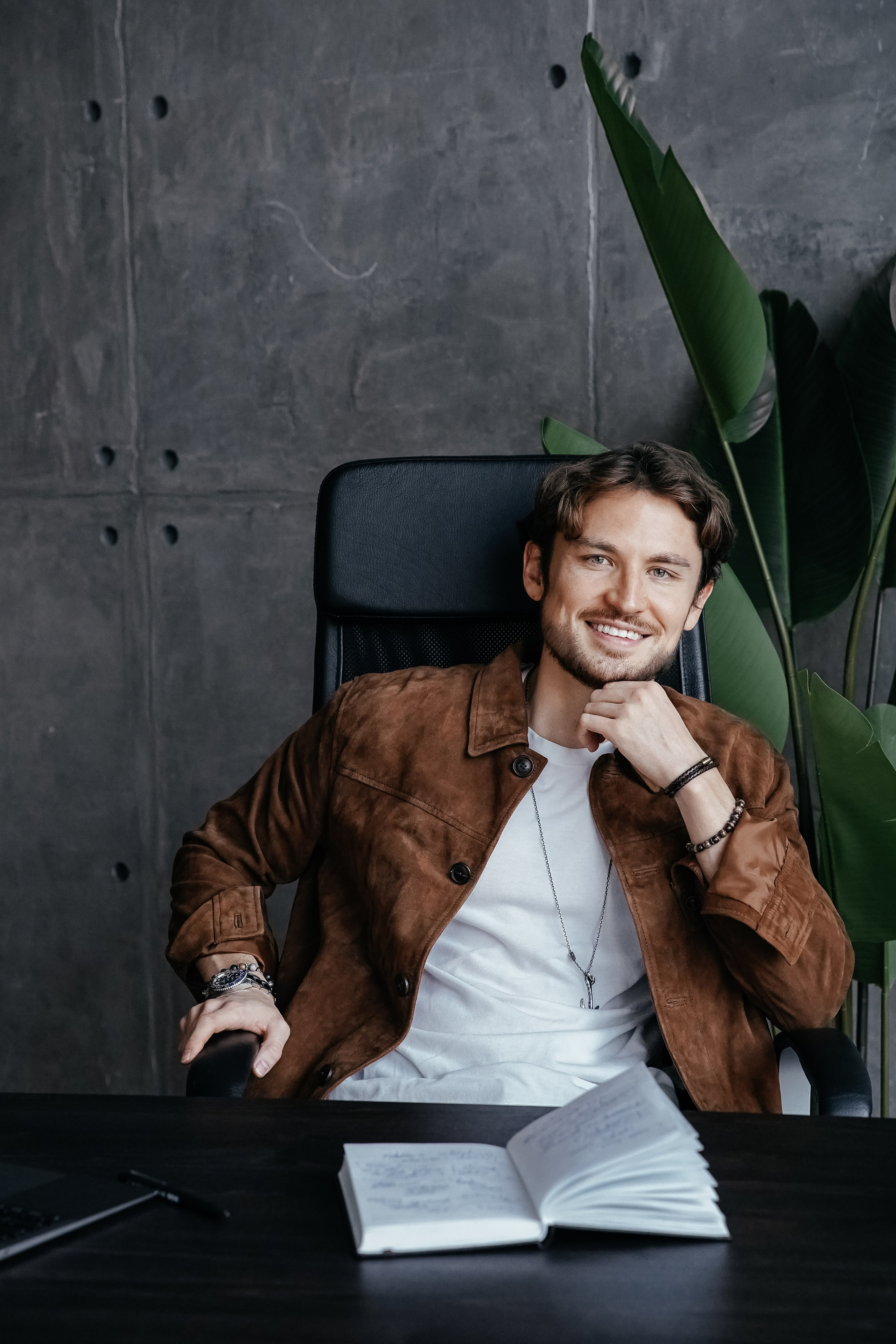 Business. AMODEO STUDIO