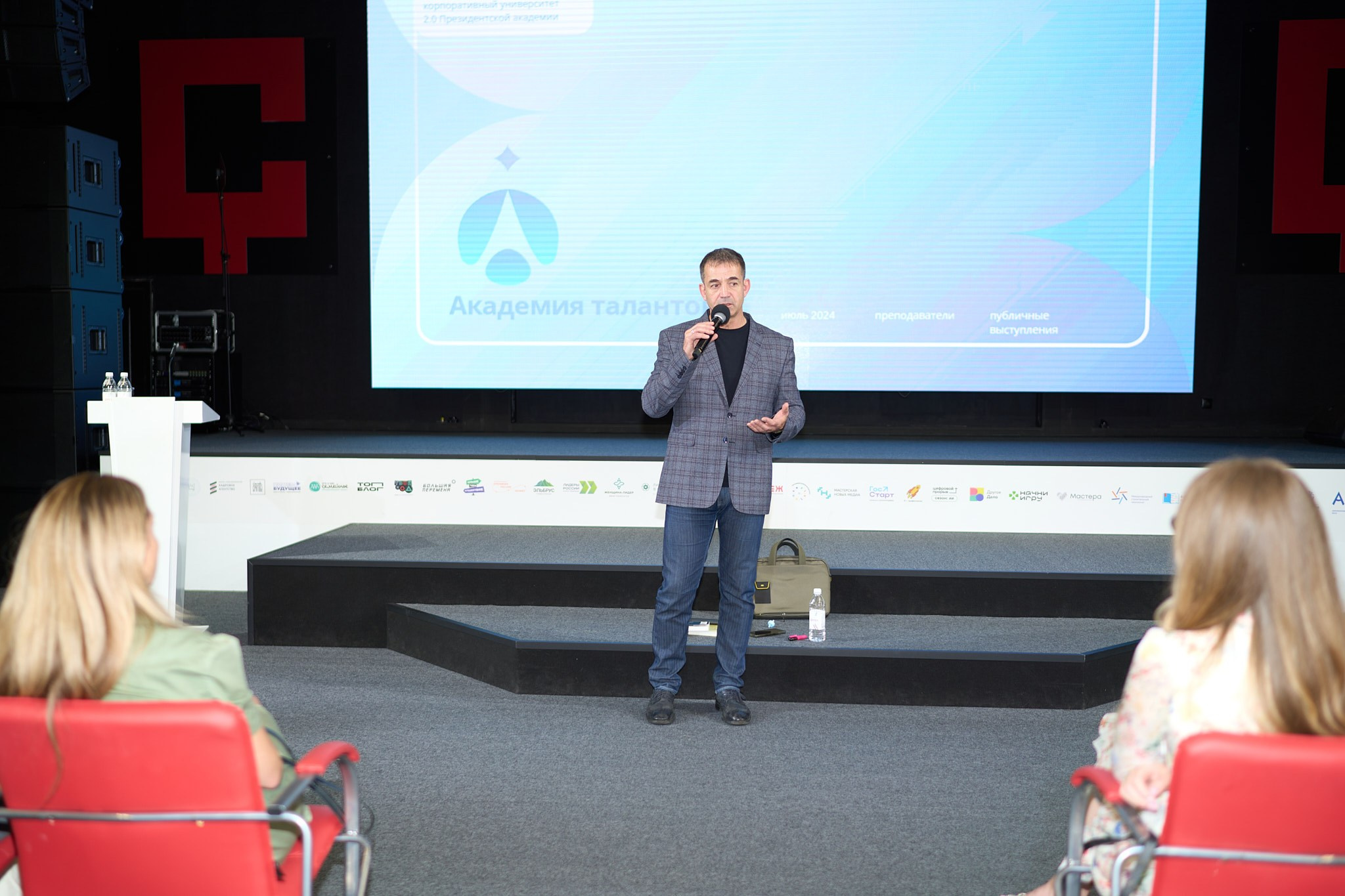 Публичные выступления: От А до ИИ. Эльджан — Продюсер, Фотограф, El u Del