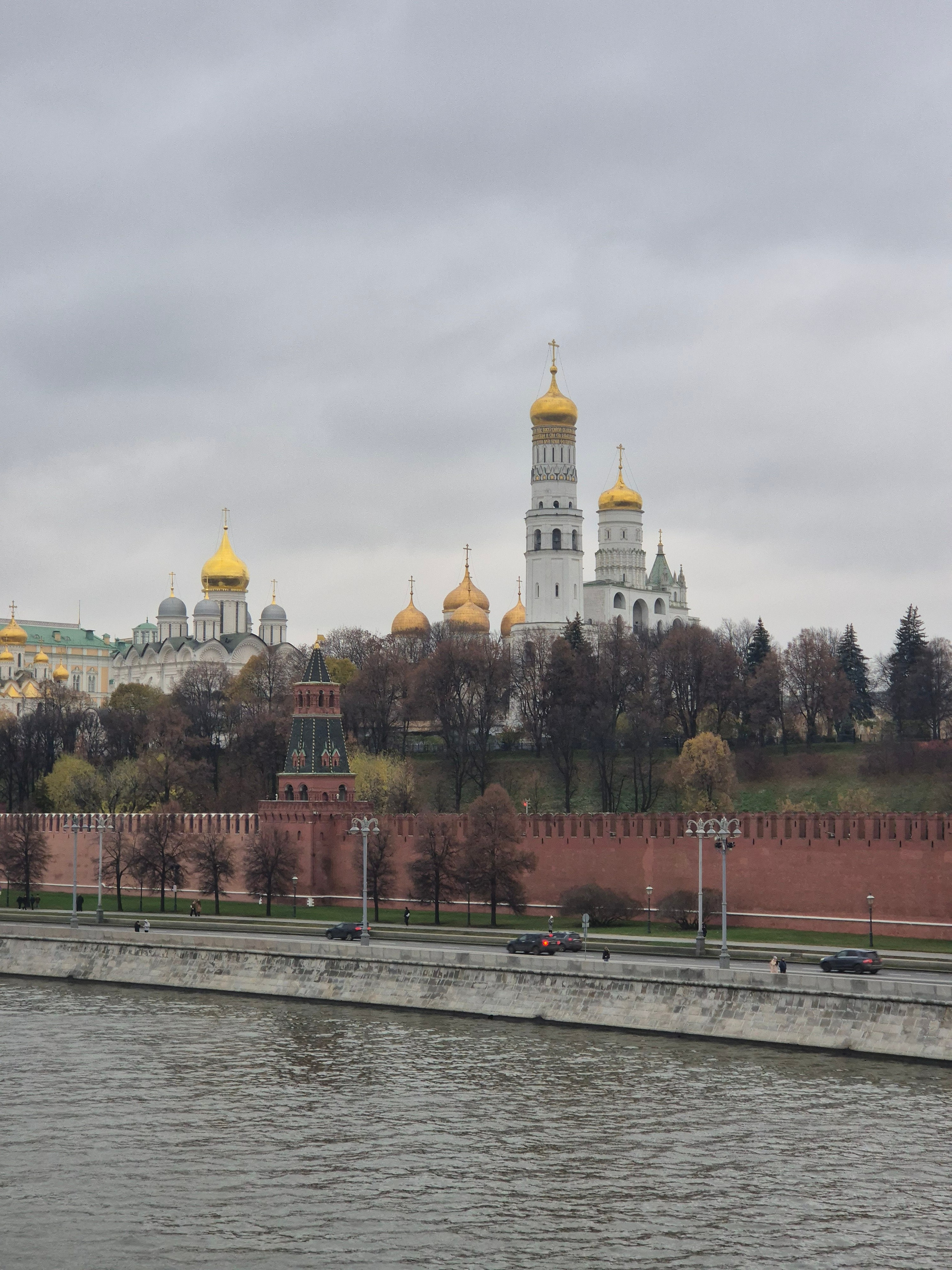 Каждый раз вид с моста на Кремль завораживает