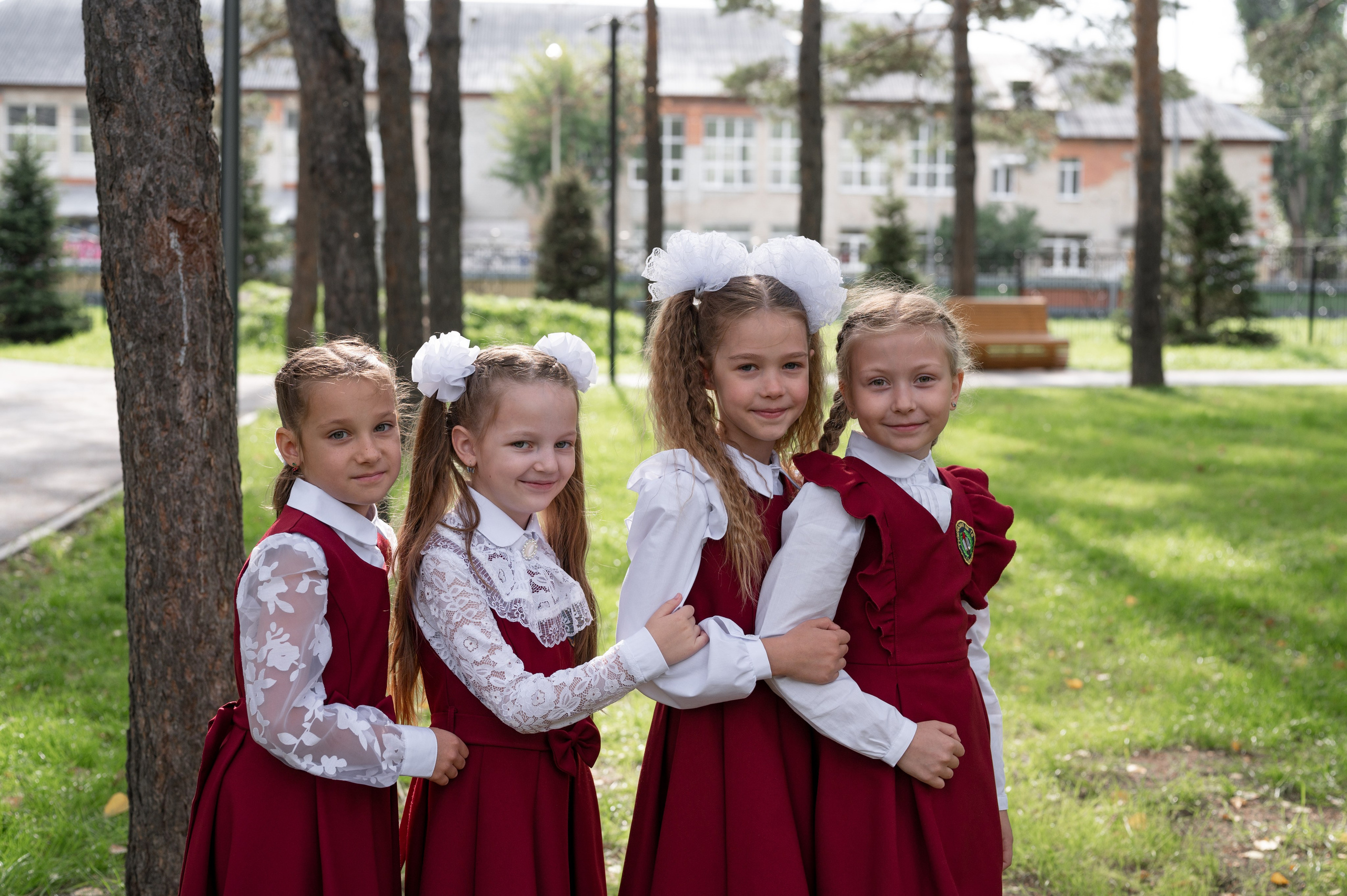 1 сентября 16 гимназия 2 класс (линейка + в классе+ на улице). Фотограф новорожденных, семейный детский в Тюмени Татьяна Морозова