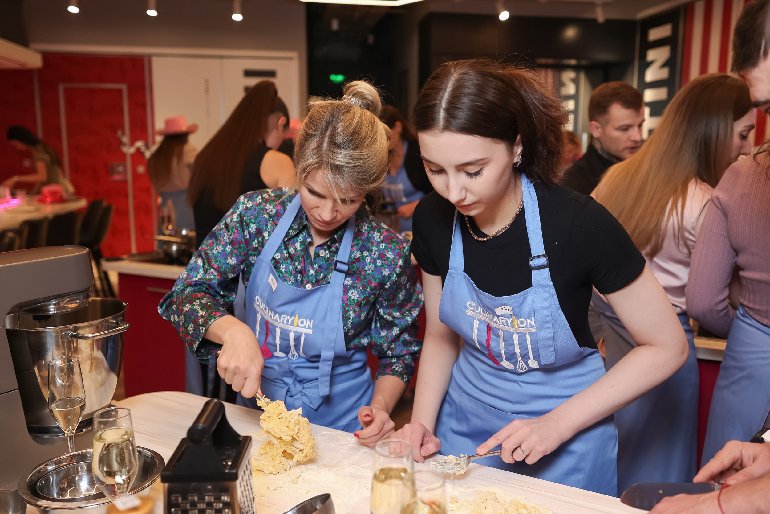 Вечеринка 8 марта в EventyOn. Репортажный фотограф видеограф в Москве Ольга Плаксина