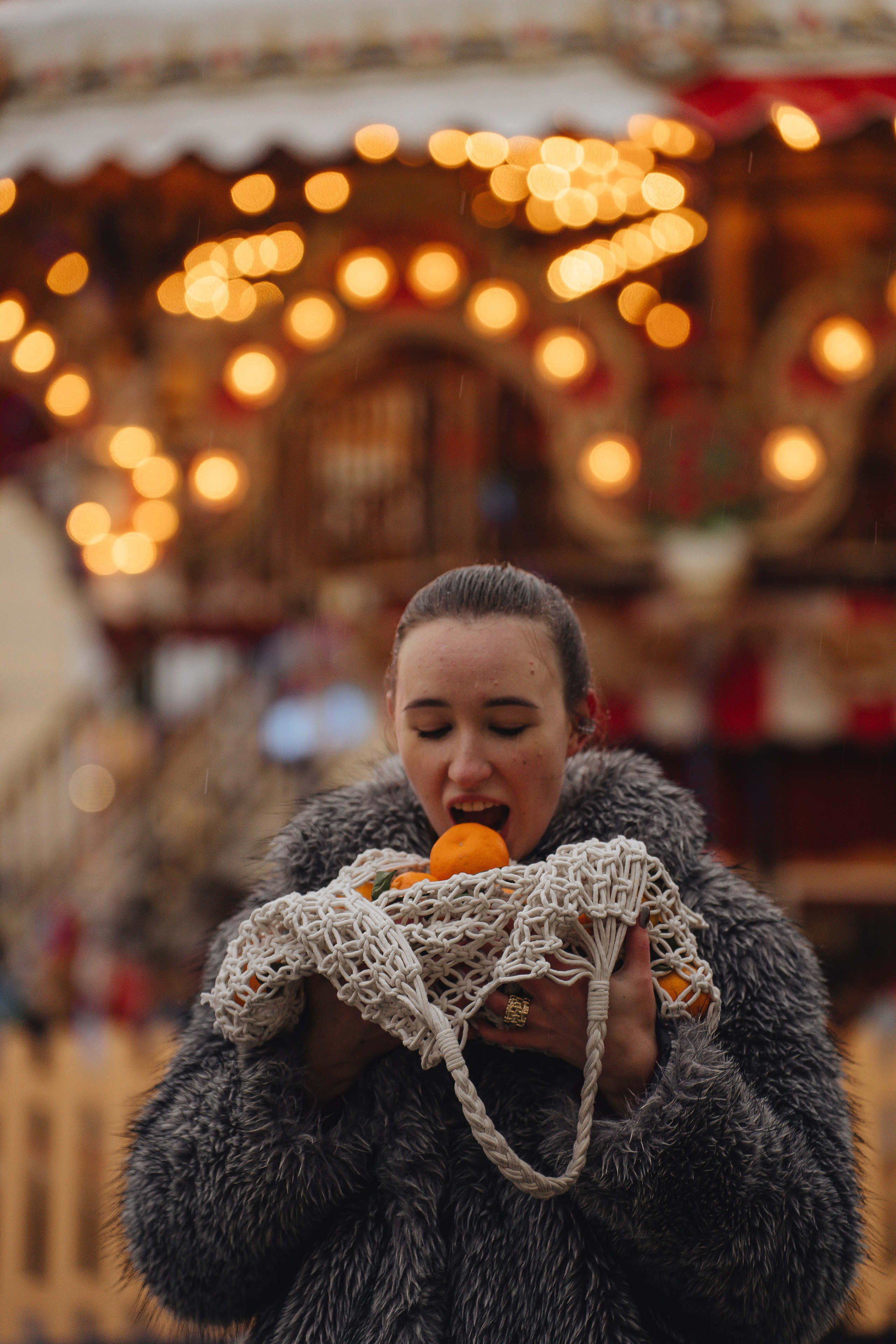 ПРОГУЛКА НА МАНЕЖНОЙ ПЛОЩАДИ ДЛЯ ДЕВУШКИ ПЕРЕД НОВЫМ ГОДОМ (НОВОГОДНЯЯ ФОТОСЕССИИЯ НА МАНЕЖНОЙ ПЛОЩАДИ). Профессиональный фотограф, Санкт-Петербург — Виктория Богомолова