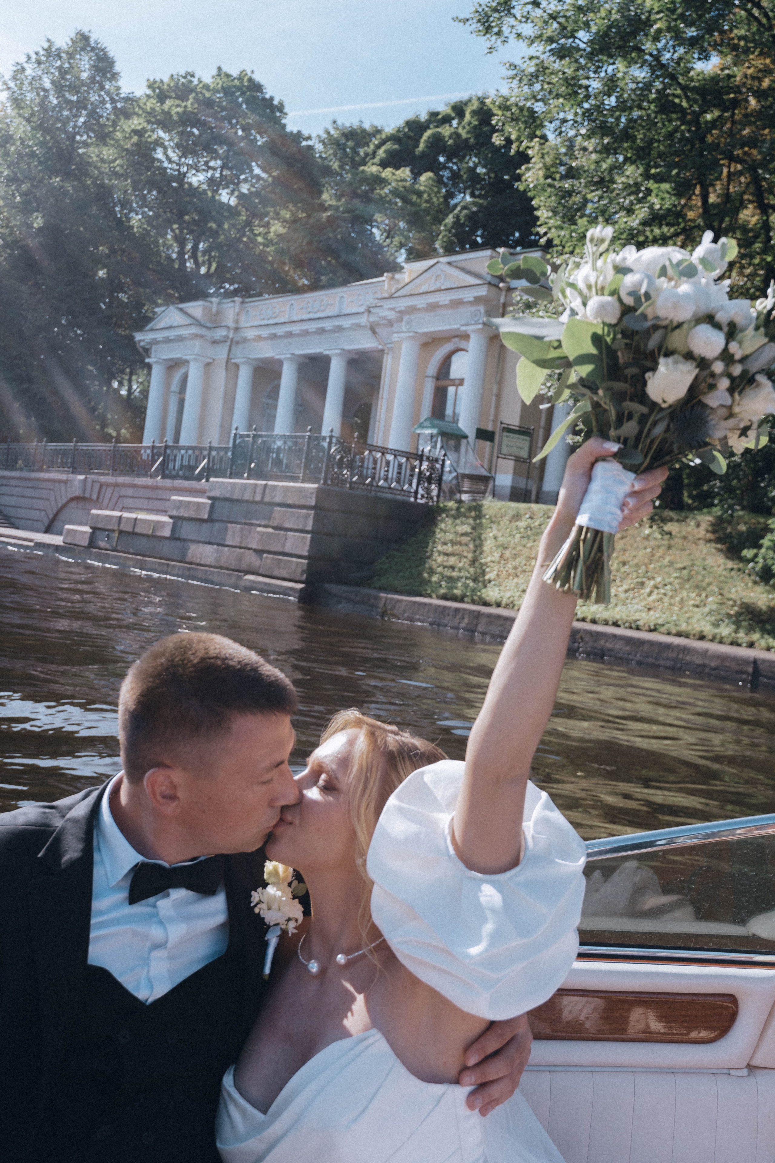 СВАДЕНБНАЯ СЬЕМКА НА КАТЕРЕ ПО КАНАЛАМ САНКТ-ПЕТЕРБУРГА И В АКВАТОРИИ НЕВЫ. Профессиональный фотограф, Санкт-Петербург — Виктория Богомолова