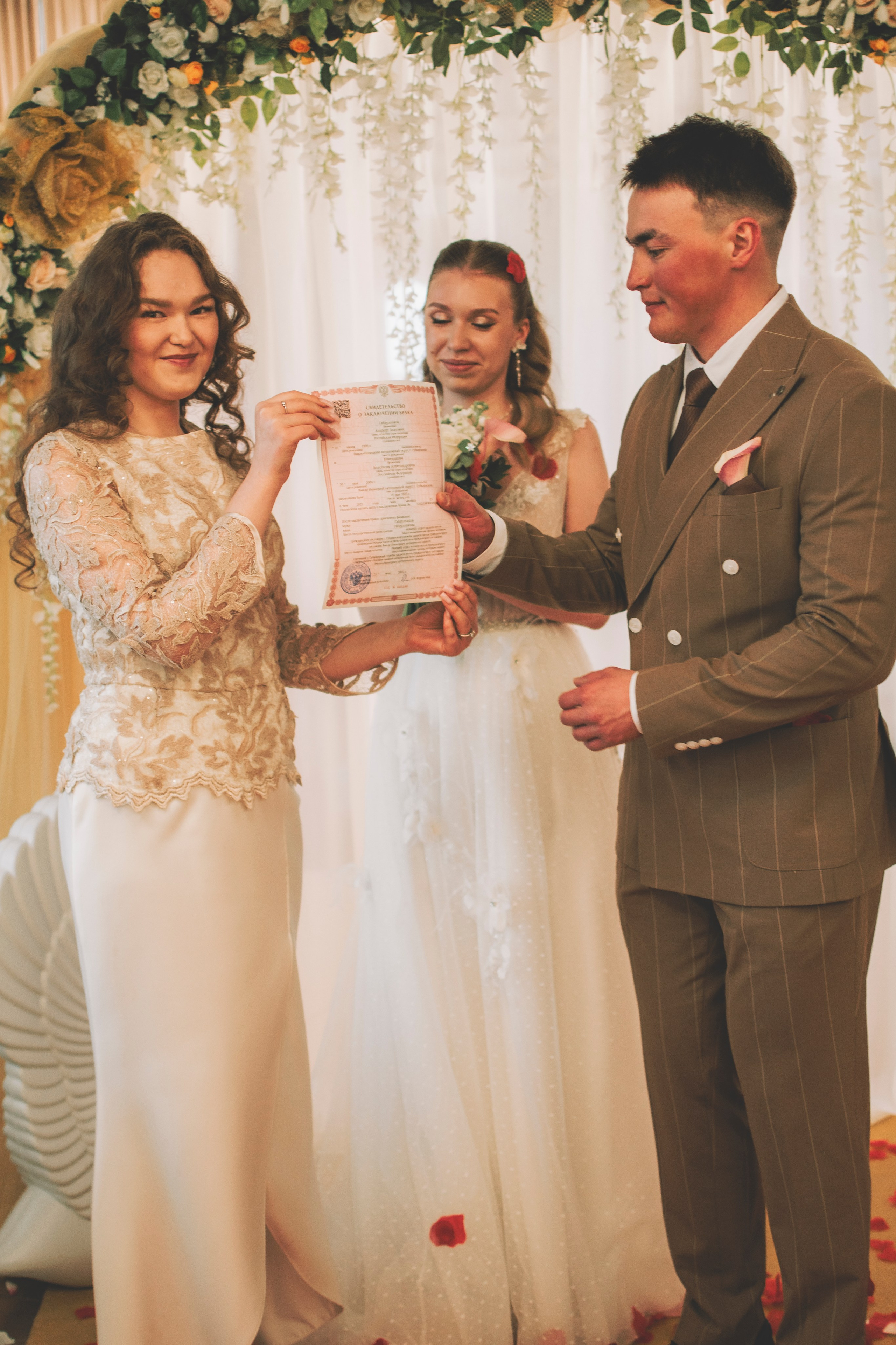 Альберт и Анастасия (Студийная фотосессия, роспись в ДК Нефтяник + фотосессия с гостями). Семейный и свадебный фотограф Губкинский и Ставрополь