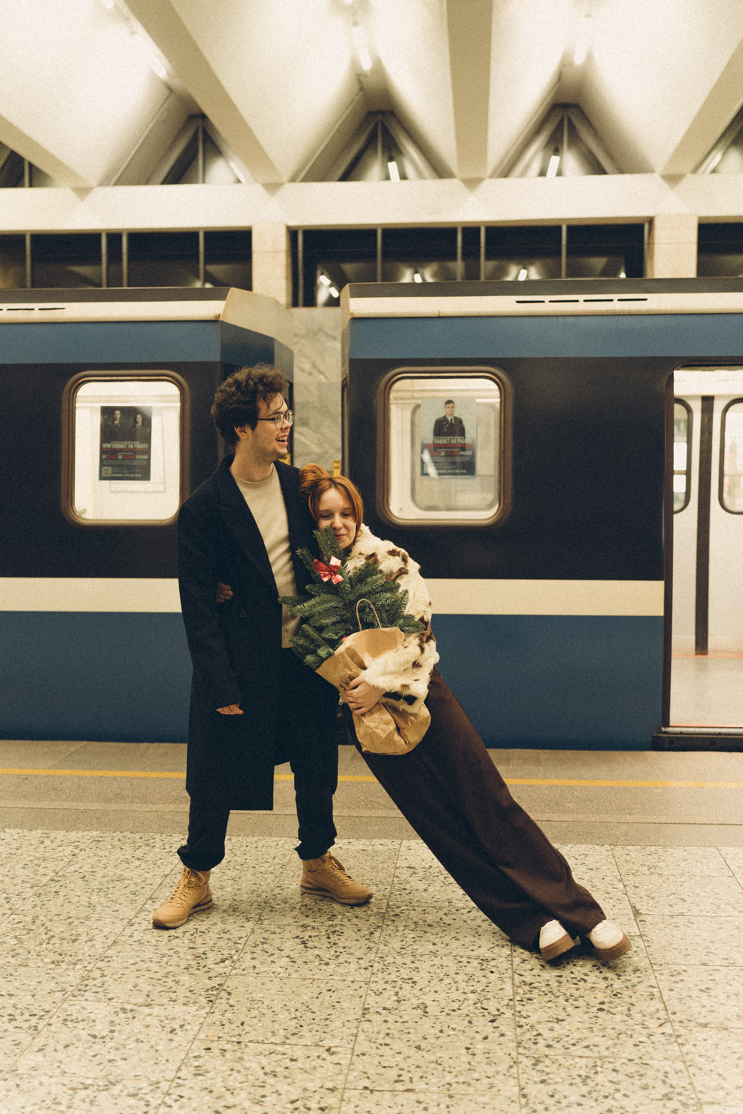 НОВОГОДНЯЯ ФОТОСЕСИИЯ ПАРЫ В МЕТРО ЛЮБОВЬ. Профессиональный фотограф, Санкт-Петербург — Виктория Богомолова