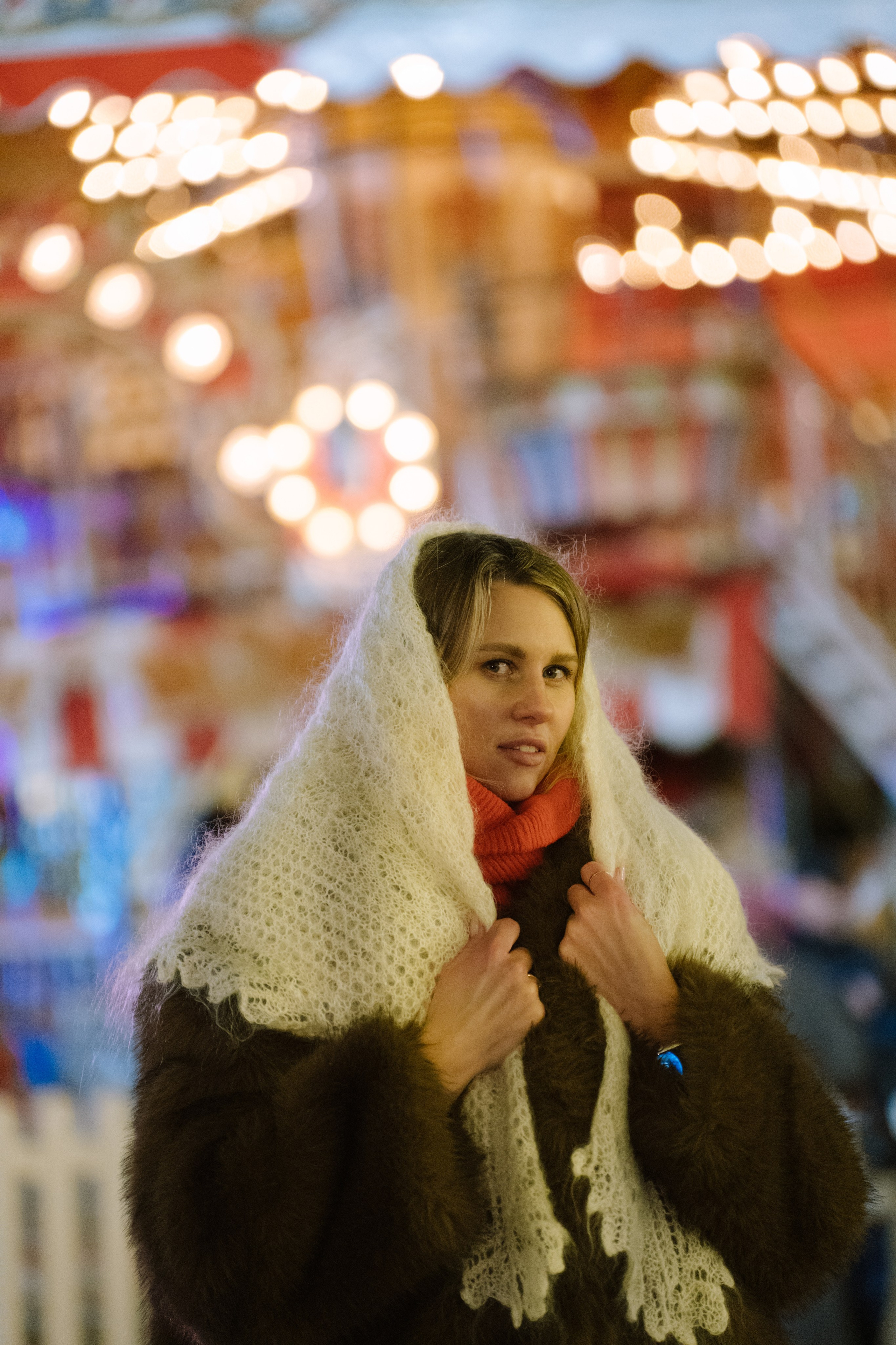 ПРОГУЛКА НА МАНЕЖНОЙ ПЛОЩАДИ ДЛЯ ДЕВУШКИ ПЕРЕД НОВЫМ ГОДОМ (НОВОГОДНЯЯ ФОТОСЕССИИЯ НА МАНЕЖНОЙ ПЛОЩАДИ). Профессиональный фотограф, Санкт-Петербург — Виктория Богомолова
