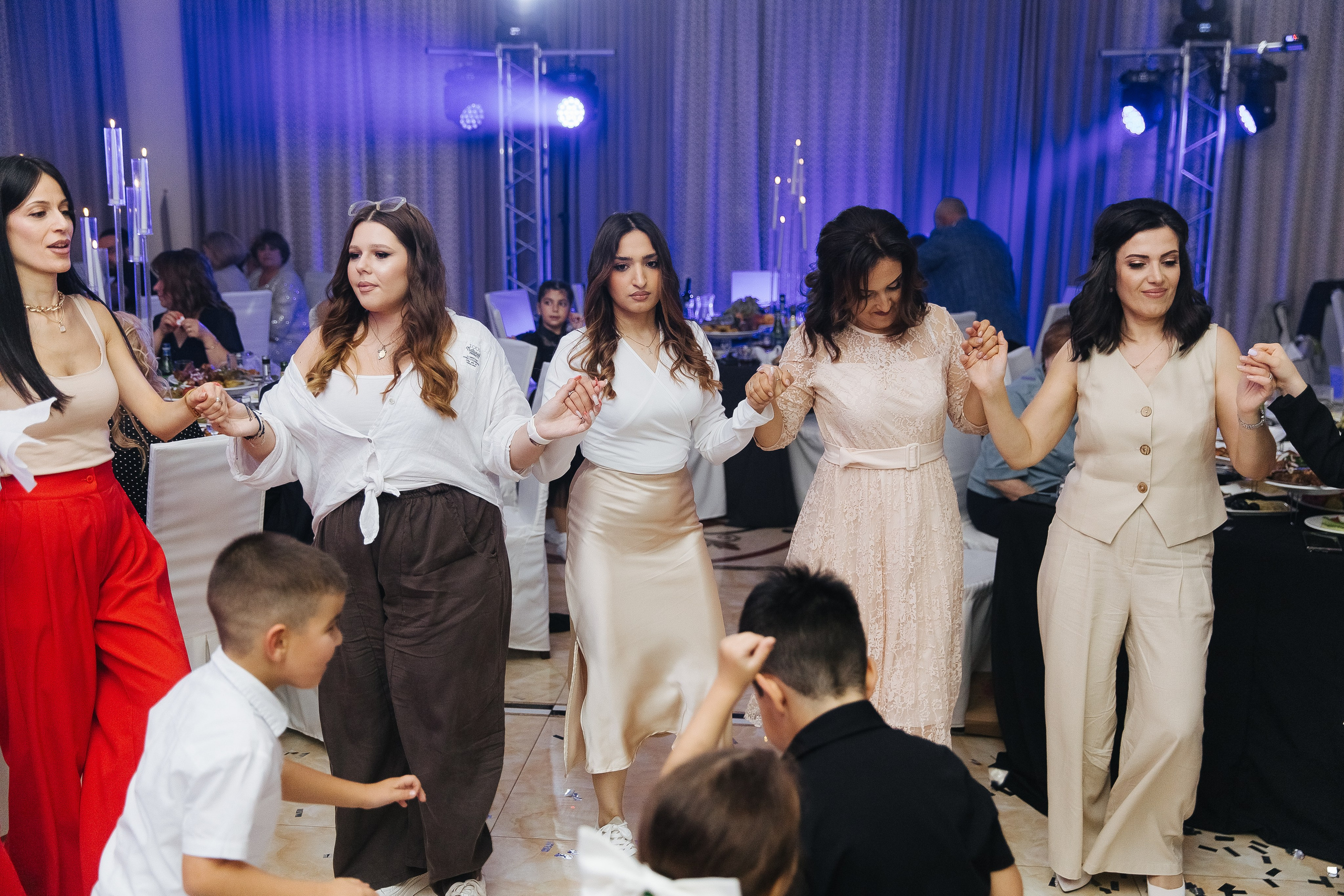 Ани и Назели. 35&5 День рождения, «Янтарь». Фотограф в Красноярске Надежда Воскресенская