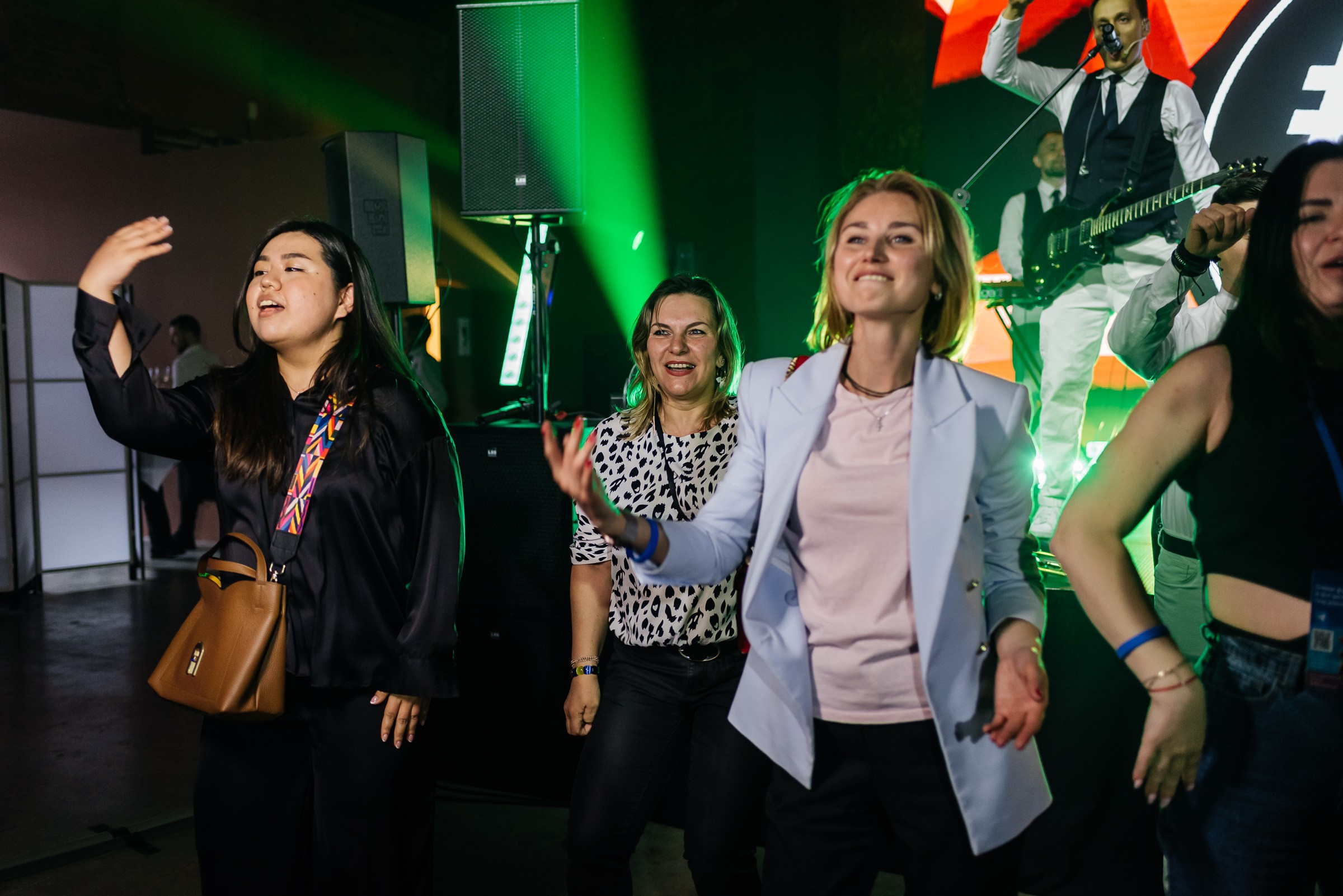 Репортажная фотосъёмка в Брусницын Холле. Свадебный фотограф в Санкт-Петербурге Венера Ахметова