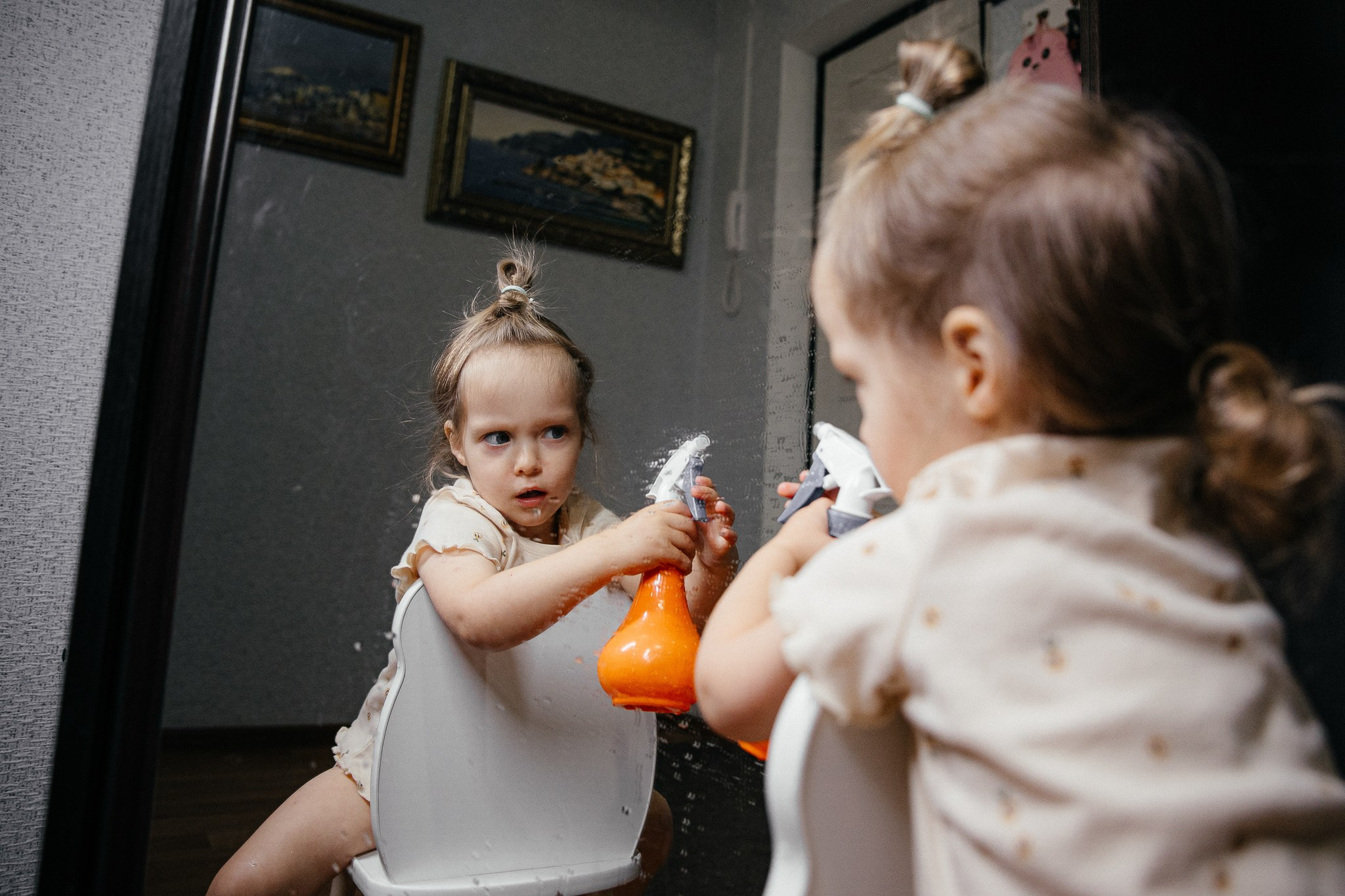 Ева в желтой куртке: Идеи для фотосессии на разных фонах. Семейный и свадебный фотограф Ростове-на-Дону