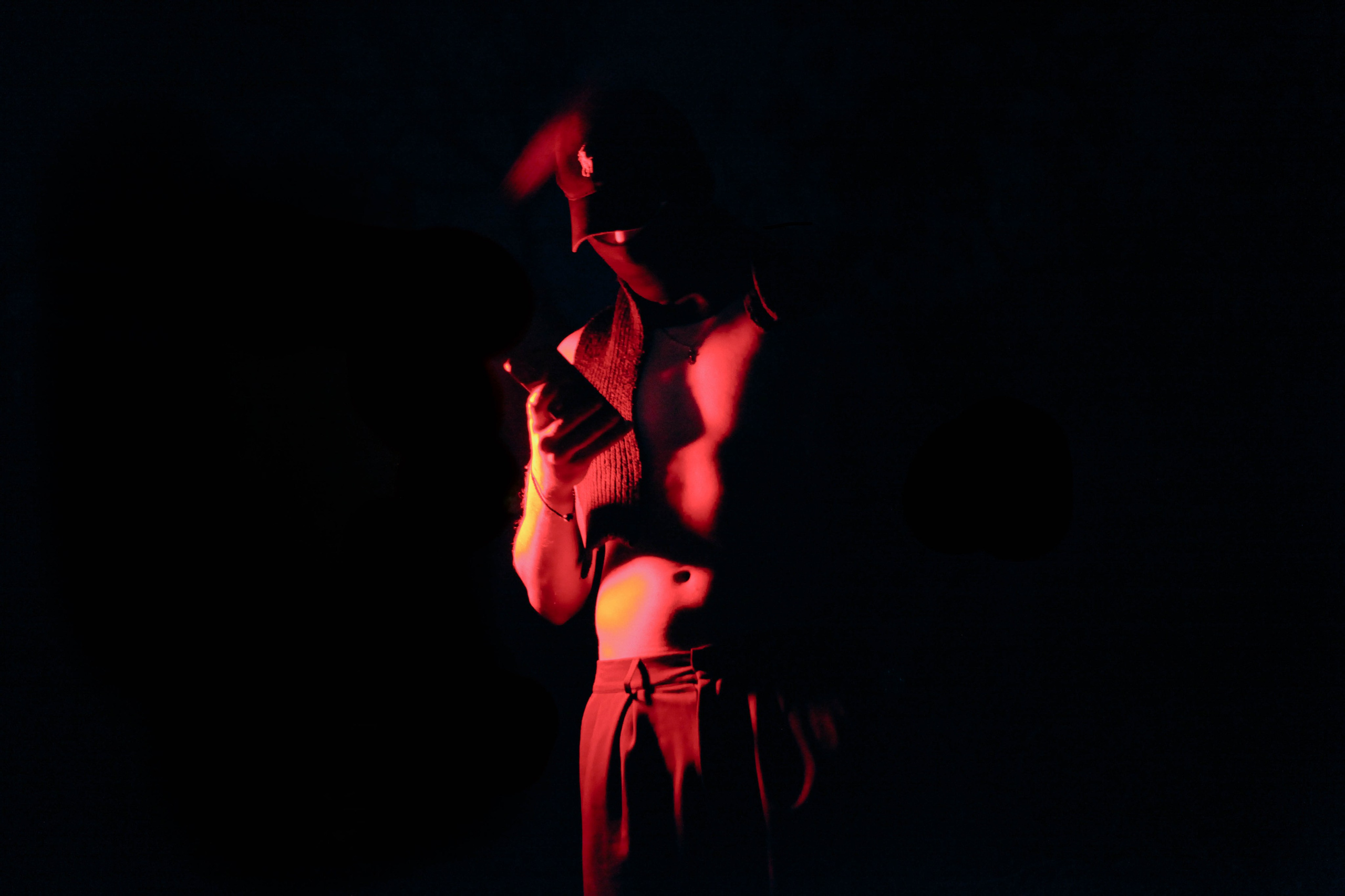 «Затянутая тишина: воспоминания прошлой жизни». Уличный фотограф Города N