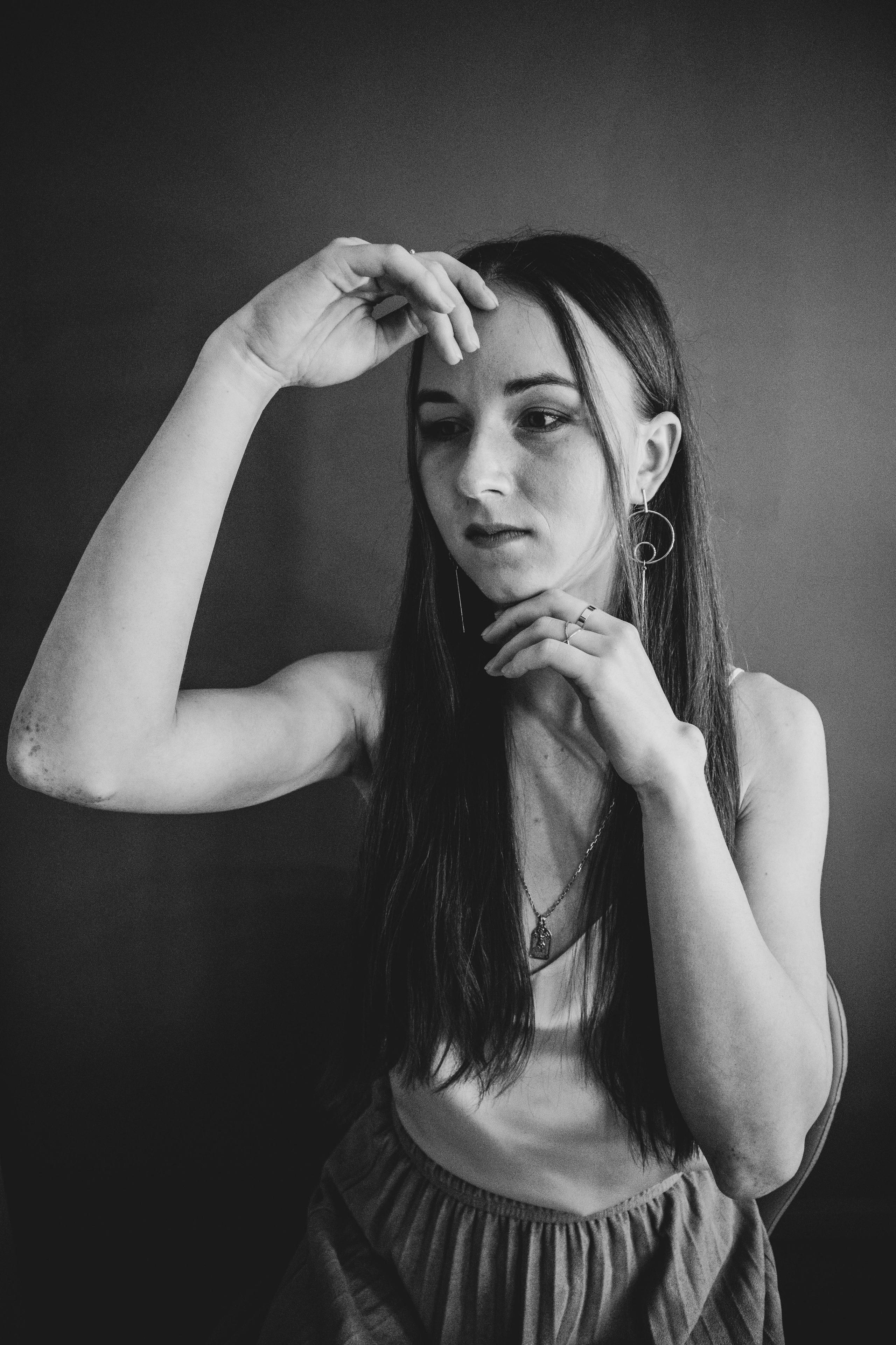 «Деревья шепчут, горы молчат». Уличный фотограф Города N