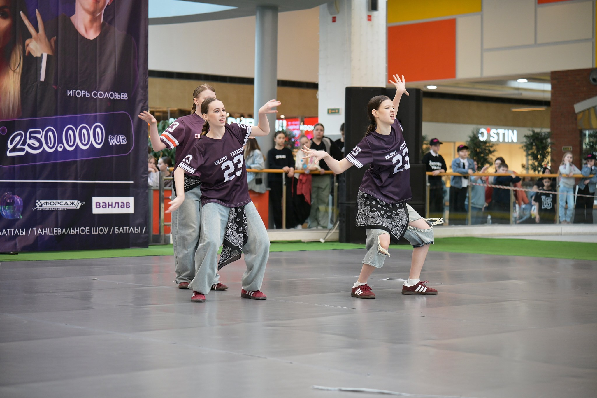 IX Хитовые танцы в ТРЦ «Сургут Сити Молл». Студия по производству фото и видеоконтента «АППЕРТУРА»