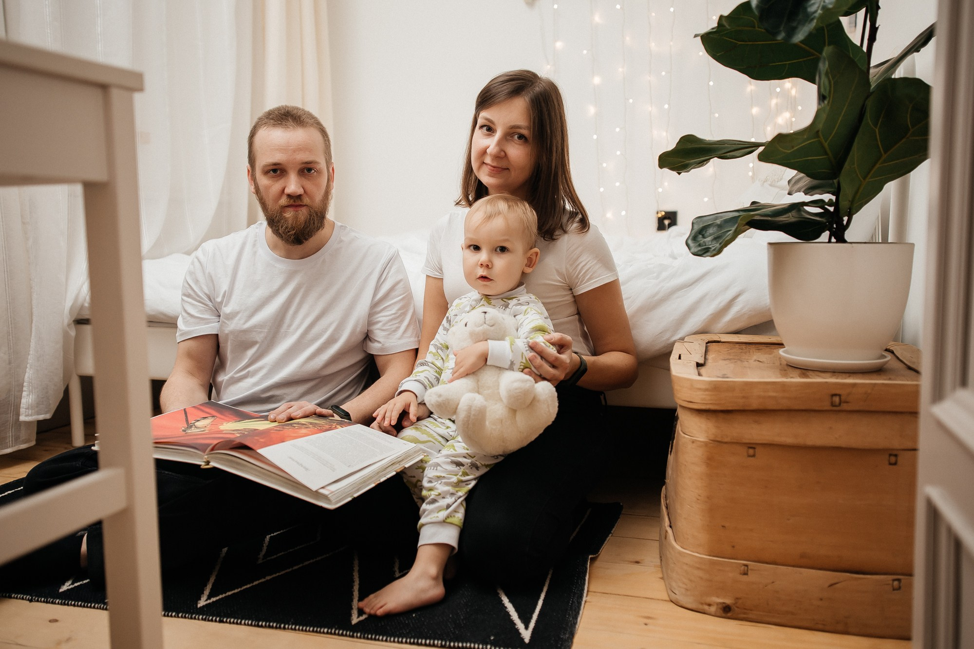 Когда решили остаться дома и позвали фотографа к себе. Свадебный фотограф Пермь