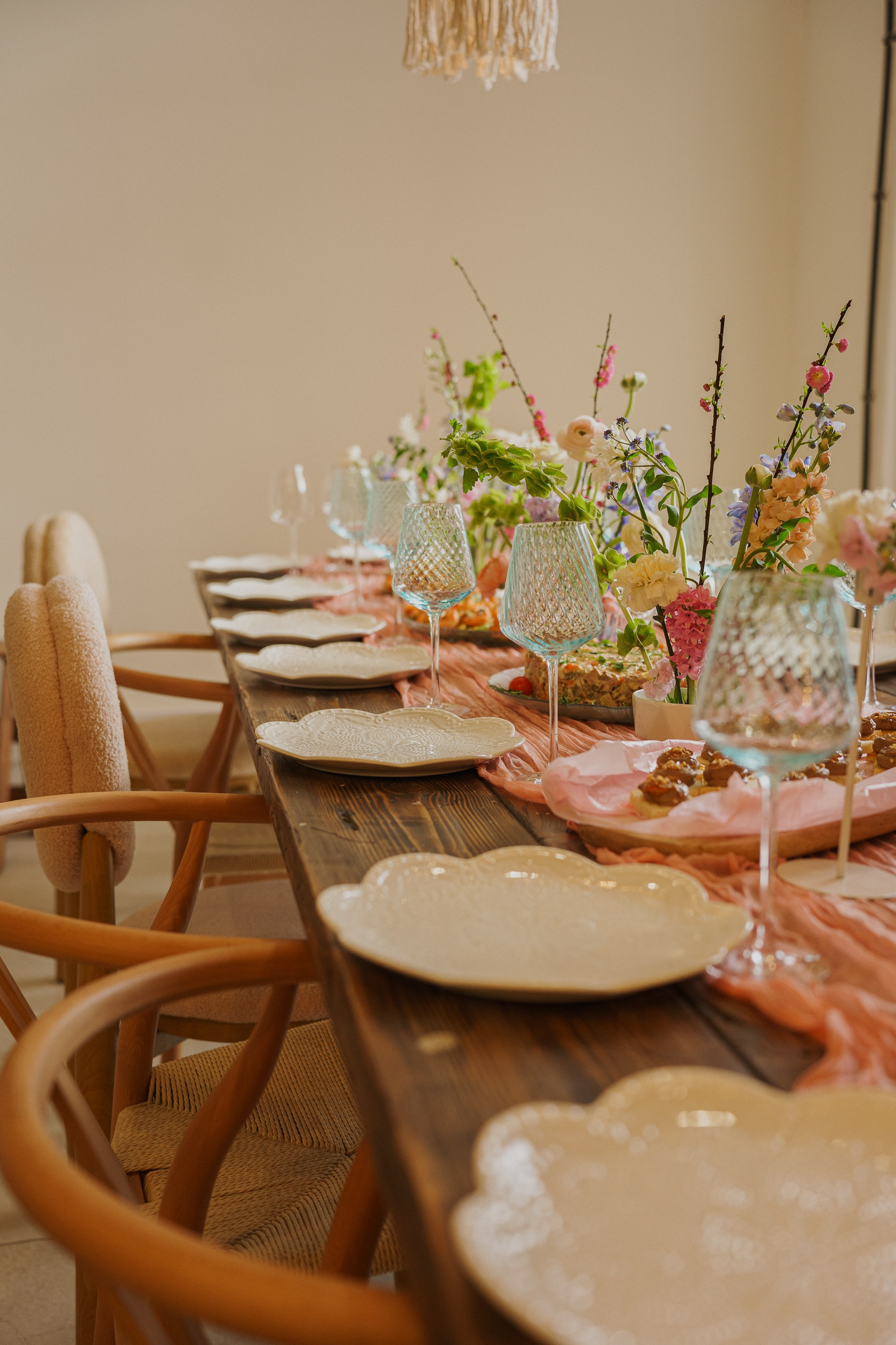 ВЕСЕННИЙ БРАНЧ. Женский портрет