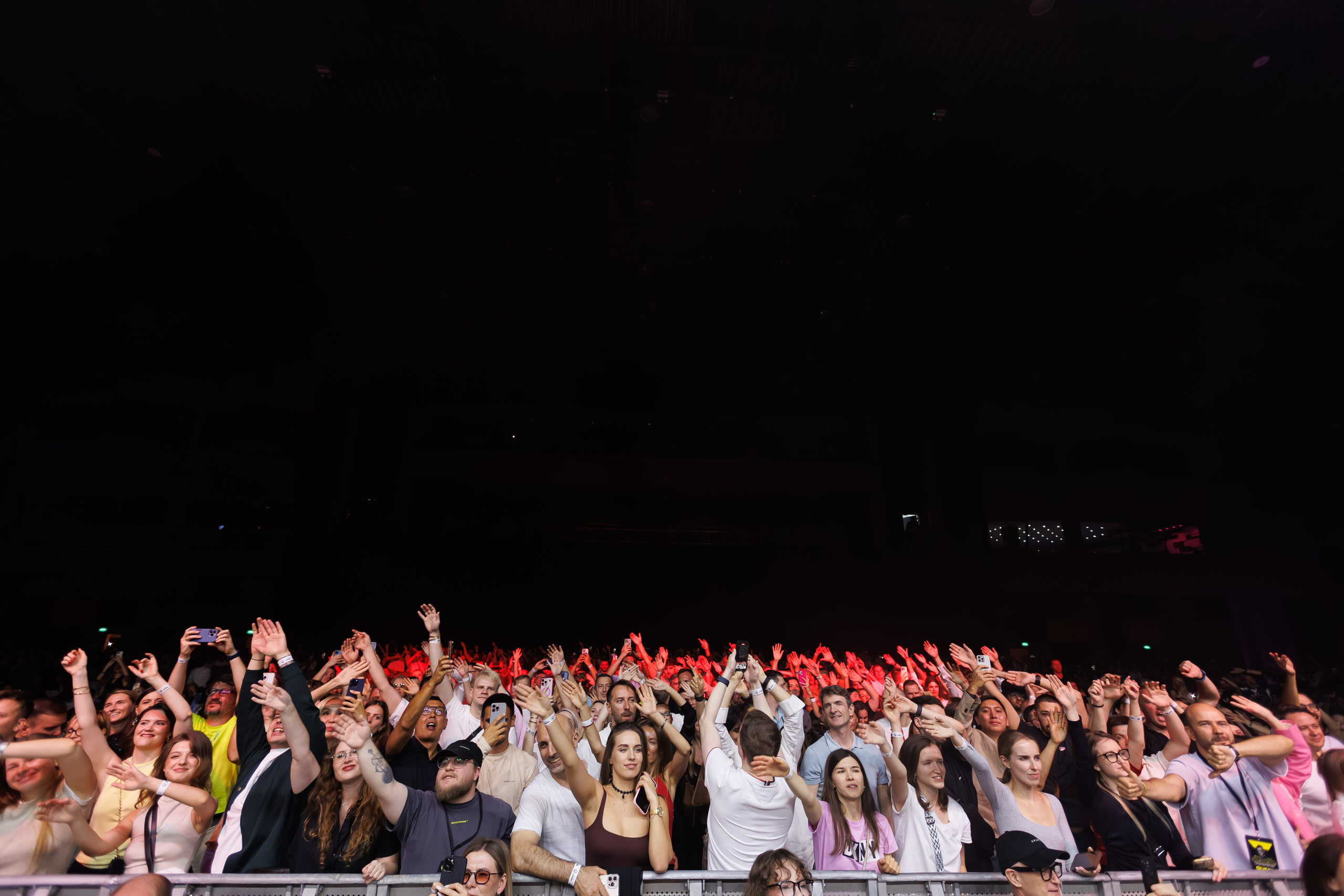 Concert Photography in Dubai — Anton Belyaev Live Performance. Evgen Yatsenko — Photographer in Dubai