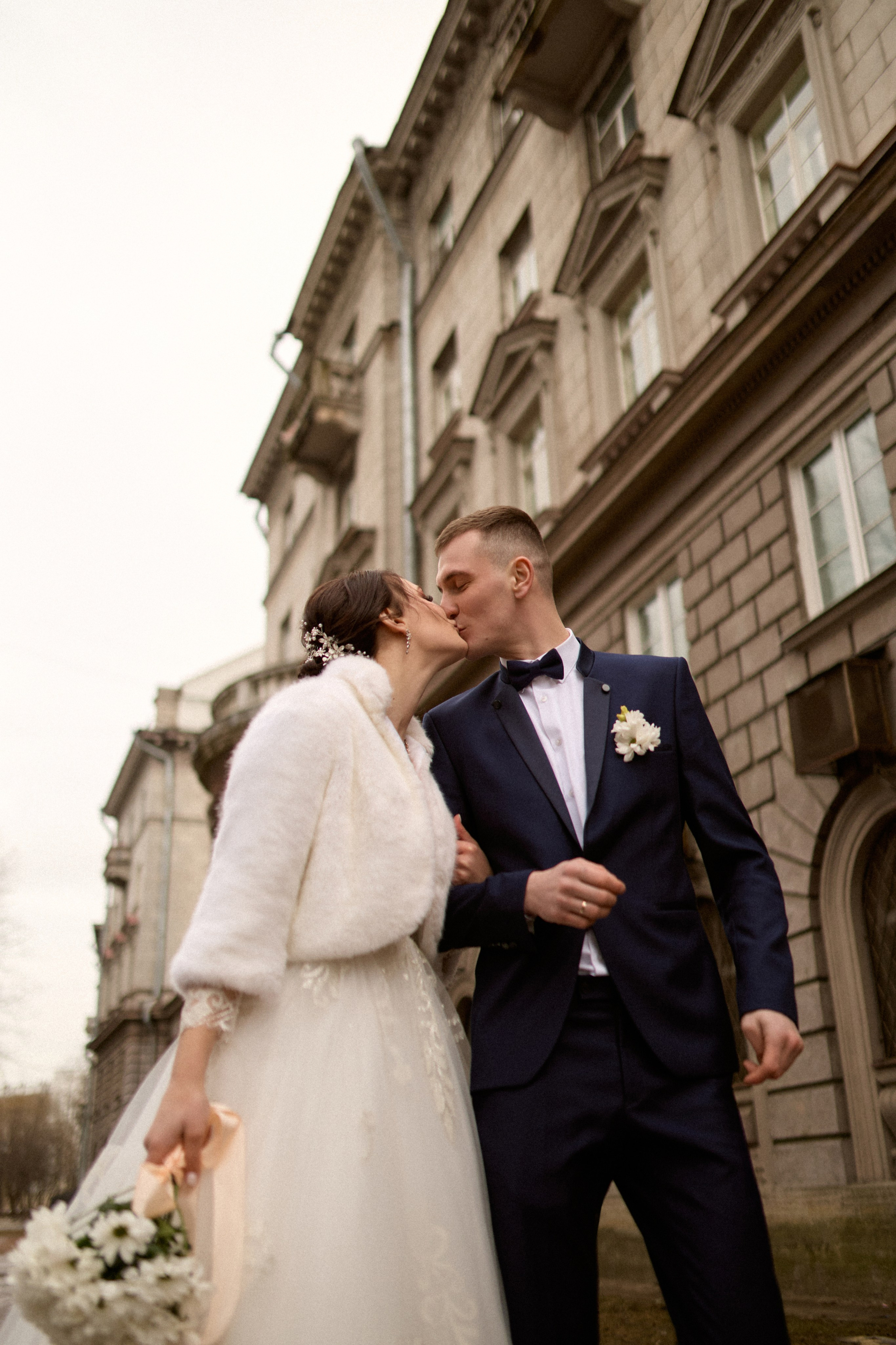 Свадебная Фотосессия на улицах Питера. Сестры Карабаза. Фотографы и ретушеры в Москве и Санкт-Петербурге