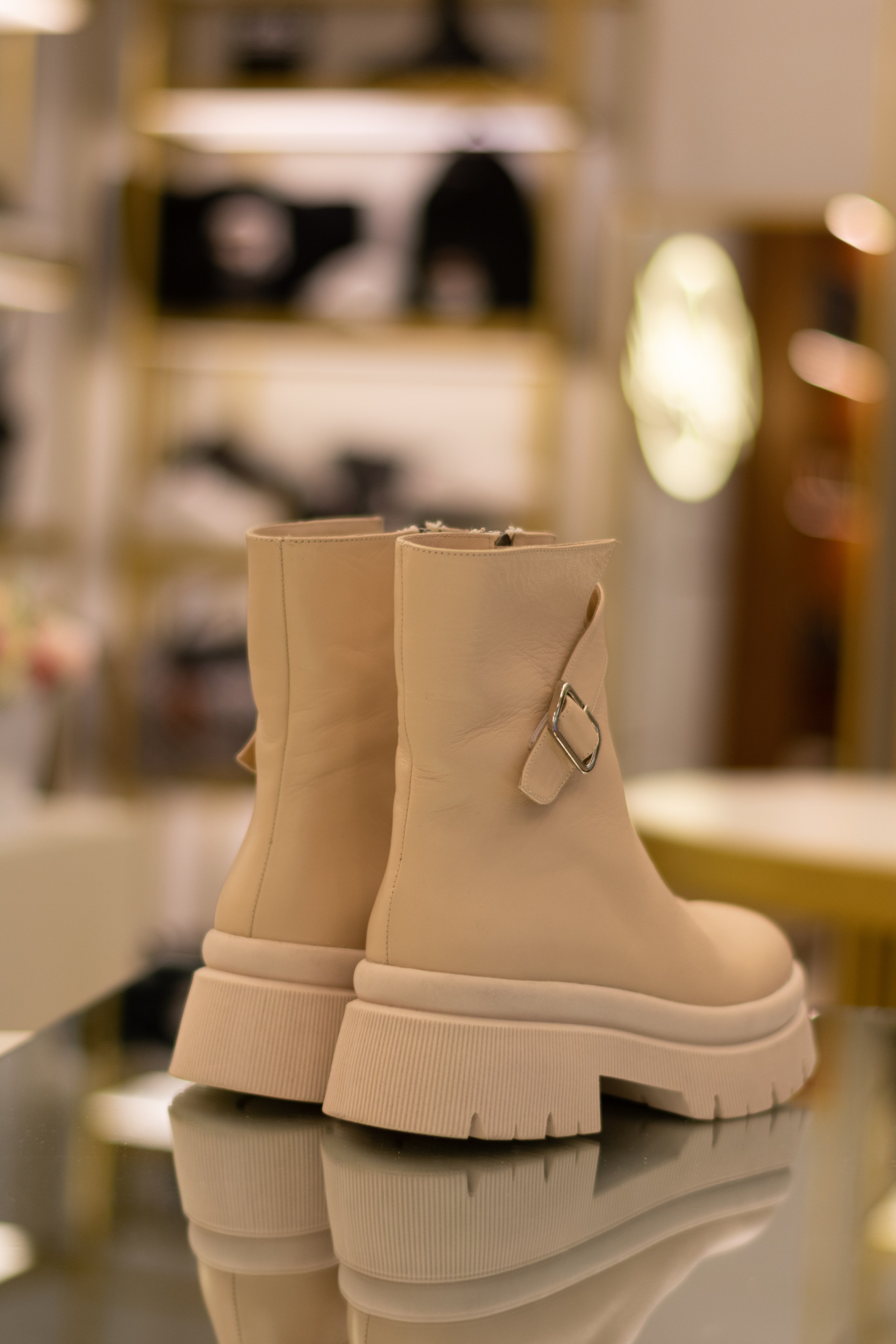 Для организаций. Предметная фотосессия для обувного магазина Capsula. Фотограф/видеограф Богдан Голованов