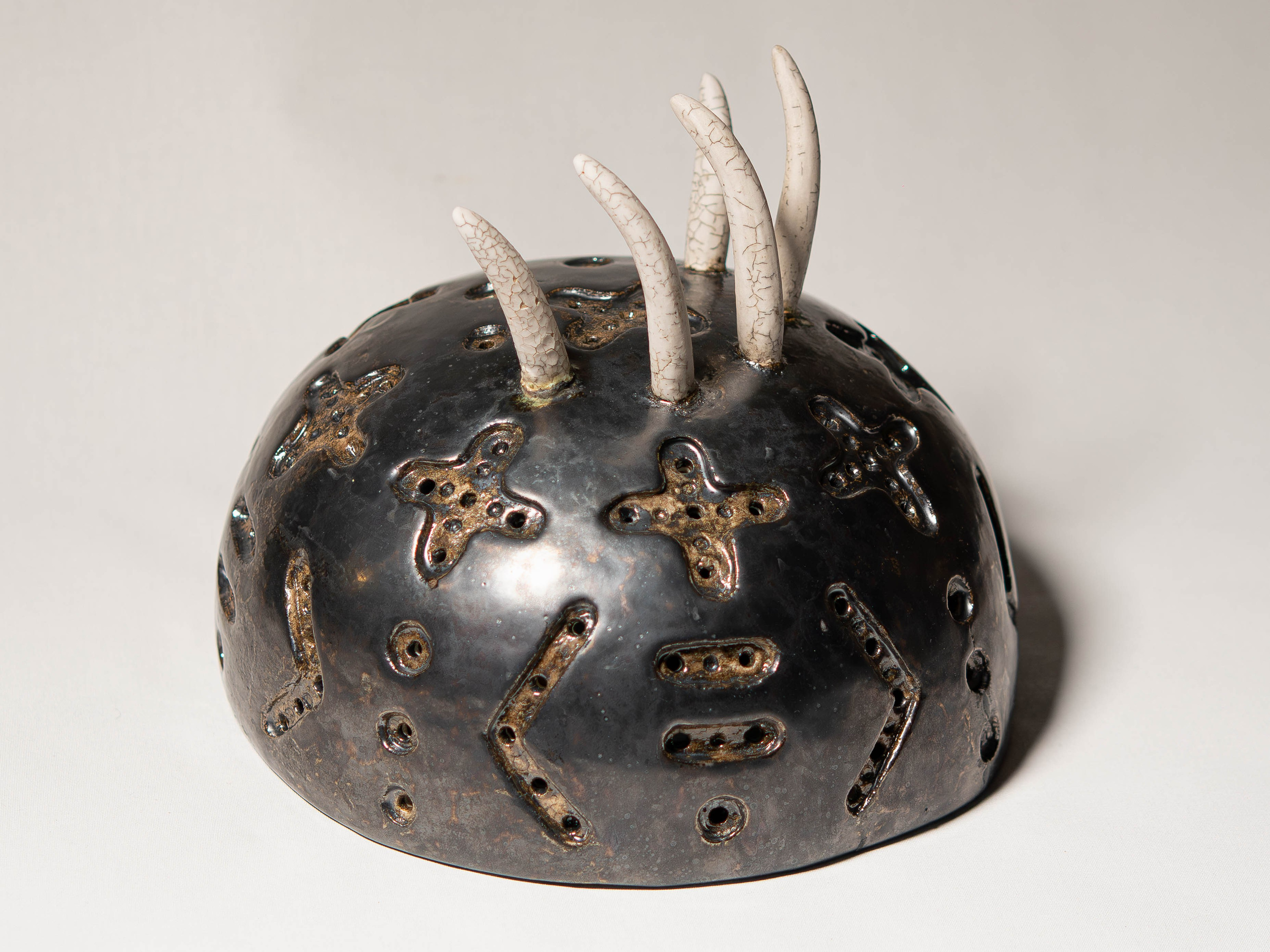 Ковчег. 2025. Шамот, глазури. 24*25*23 см