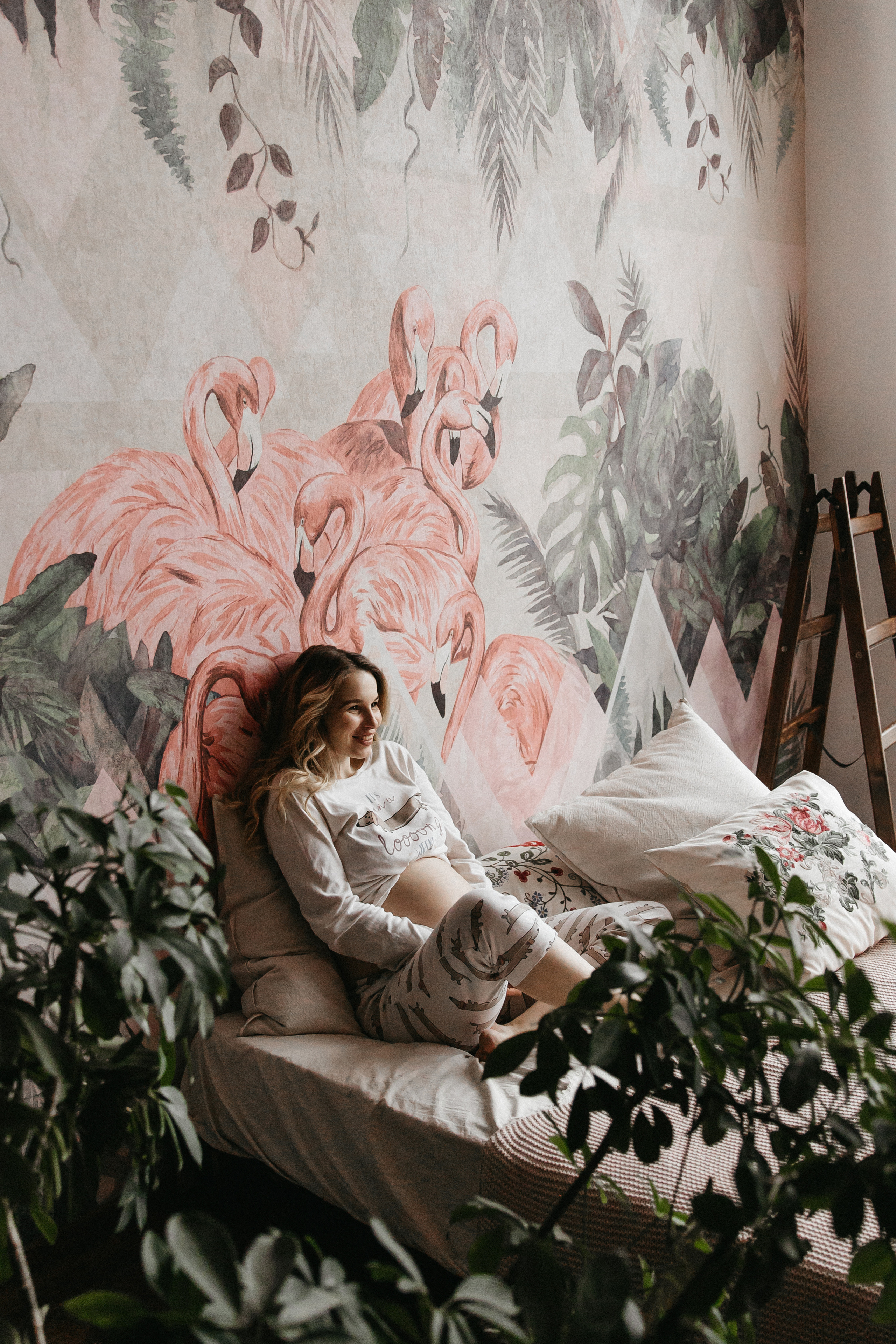 Стильная фотосессия беременности в фотостудии в Москве 2023