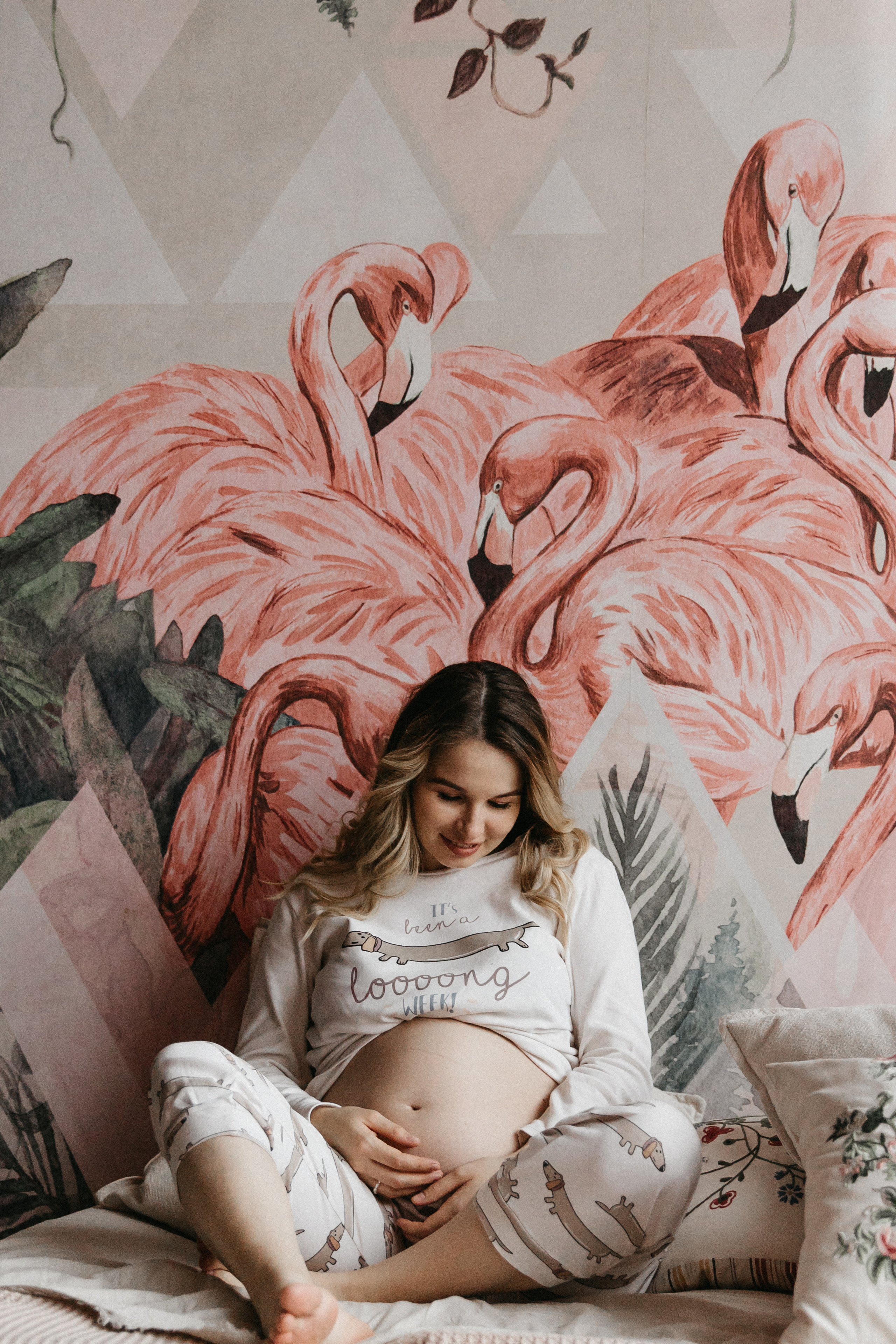 Стильная фотосессия беременности в фотостудии в Москве 2023