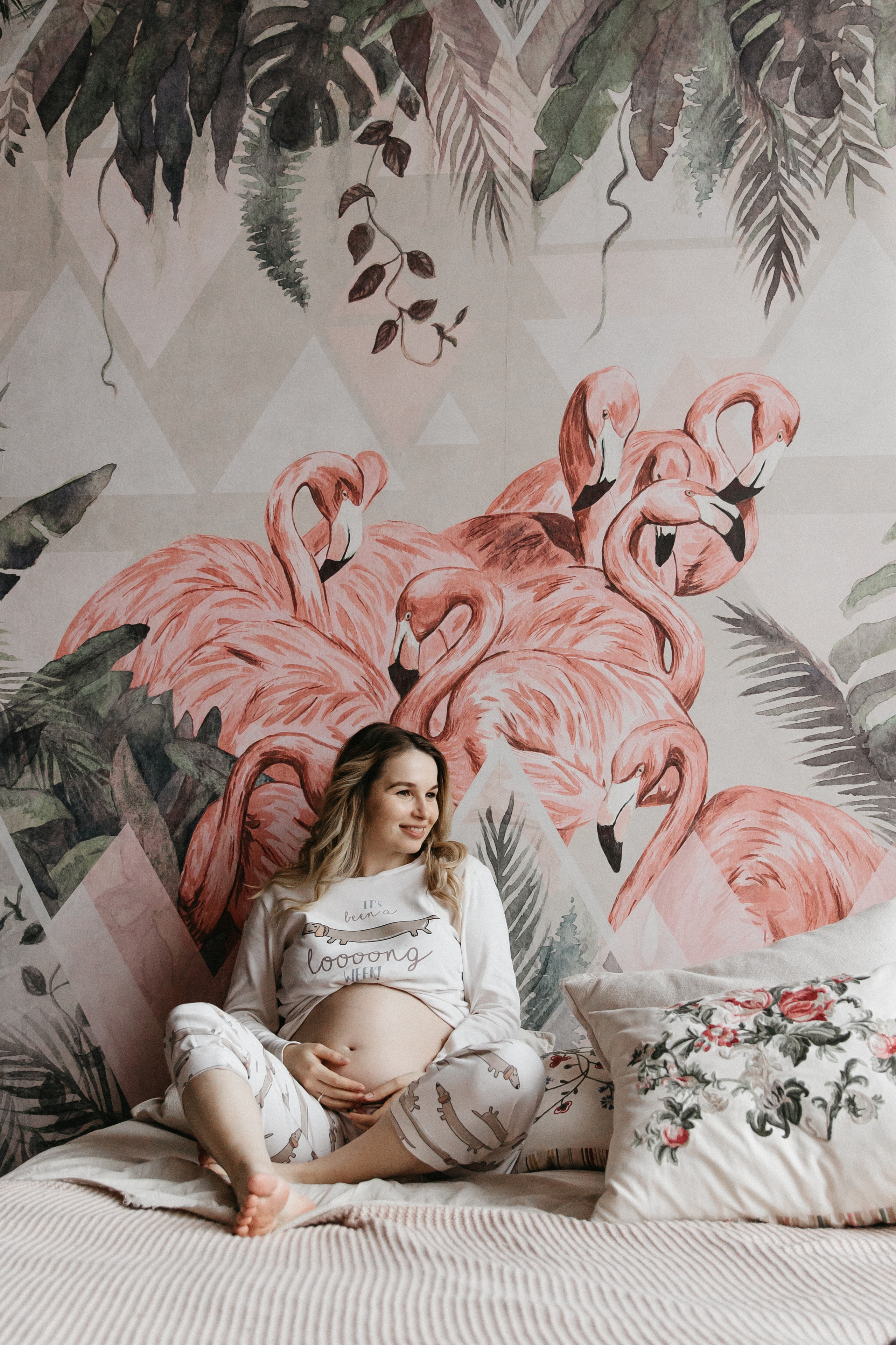 Стильная фотосессия беременности в фотостудии в Москве 2023