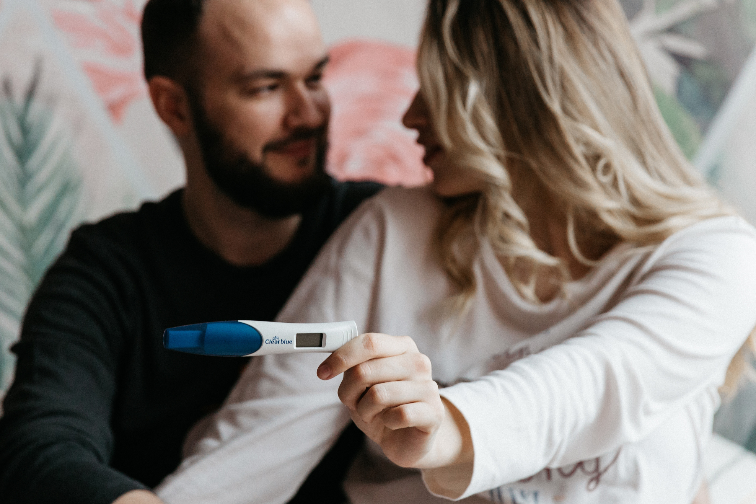 Стильная фотосессия беременности в фотостудии в Москве 2023