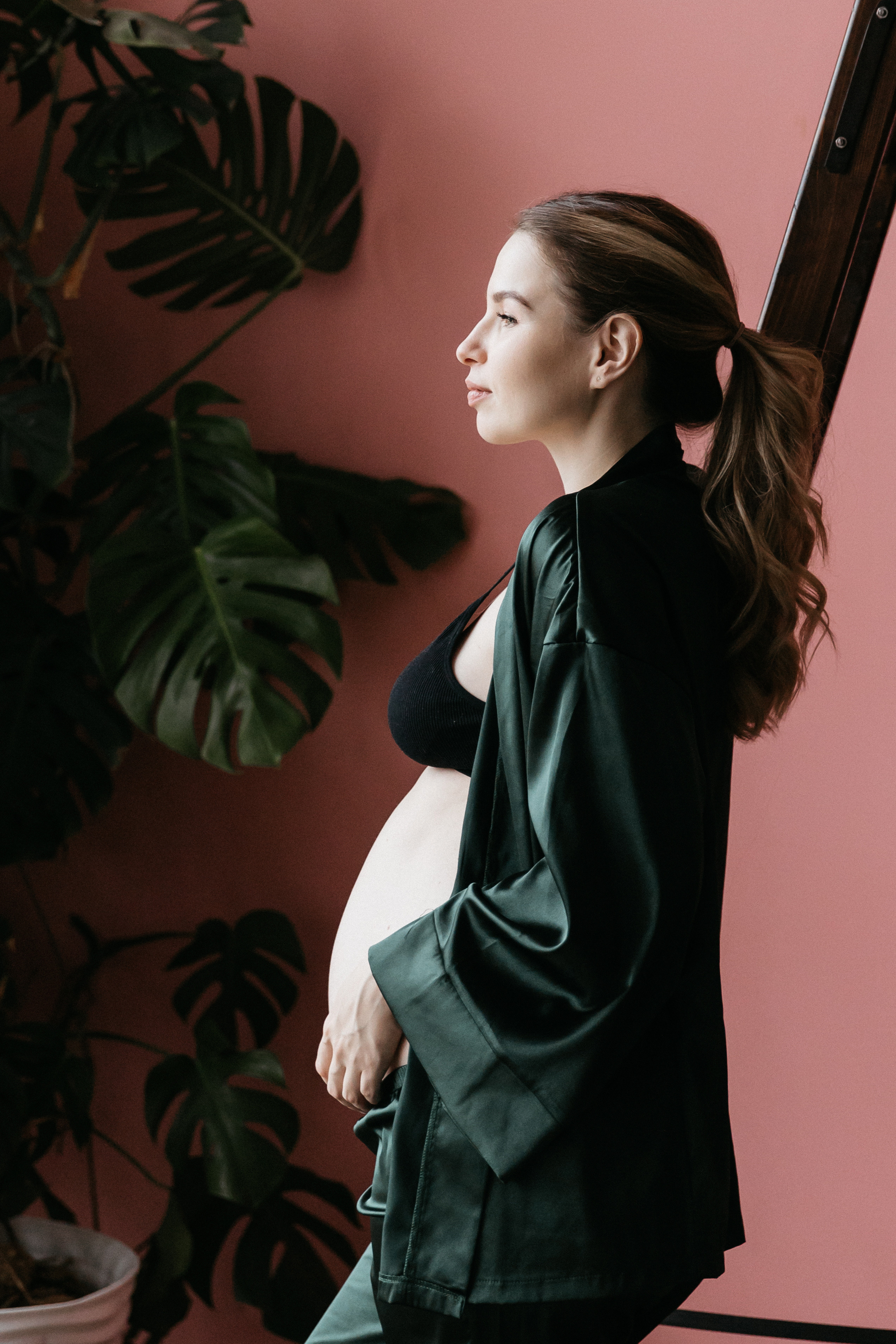 Стильная фотосессия беременности в фотостудии в Москве 2023