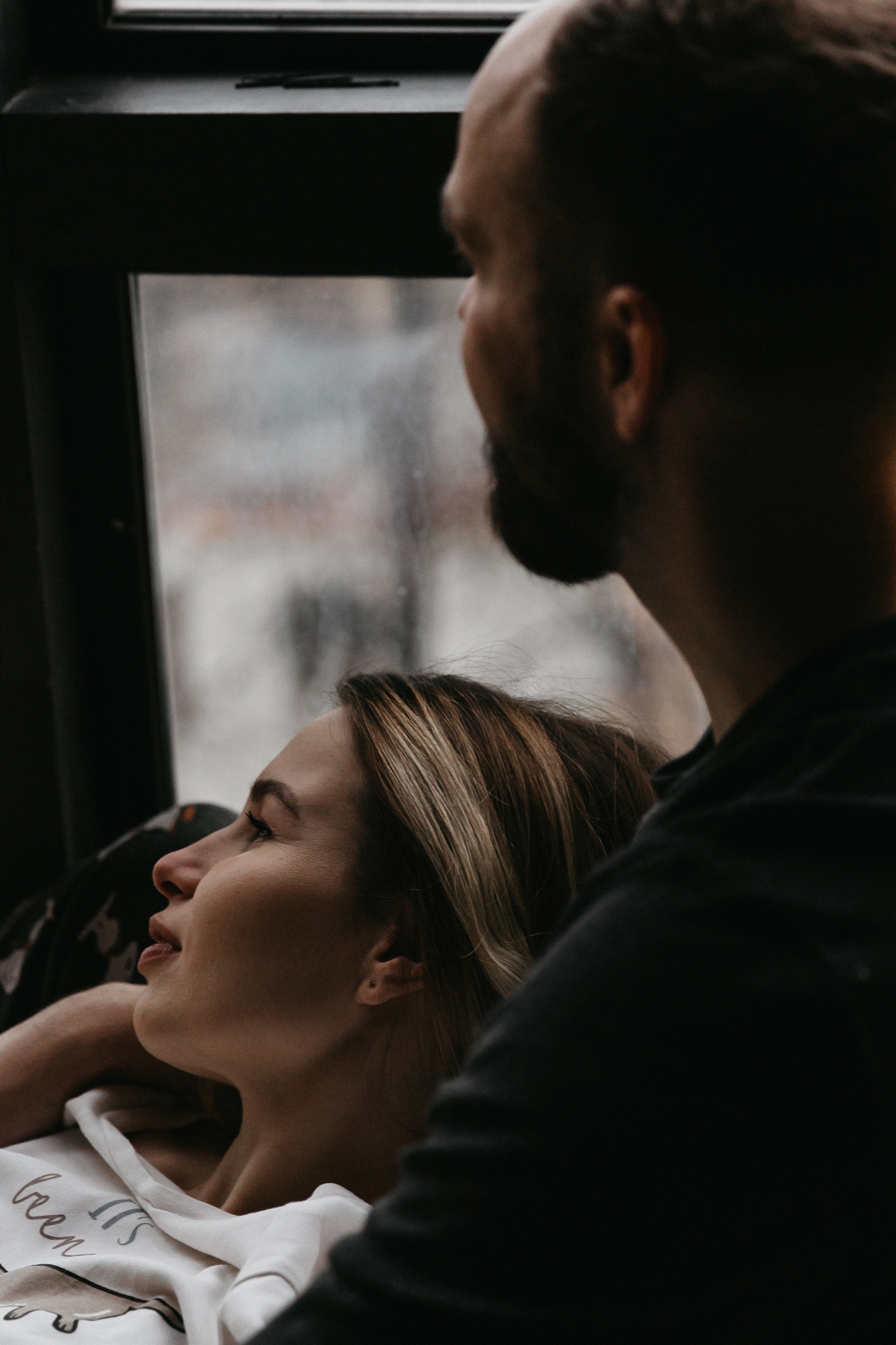 Стильная фотосессия беременности в фотостудии в Москве 2023