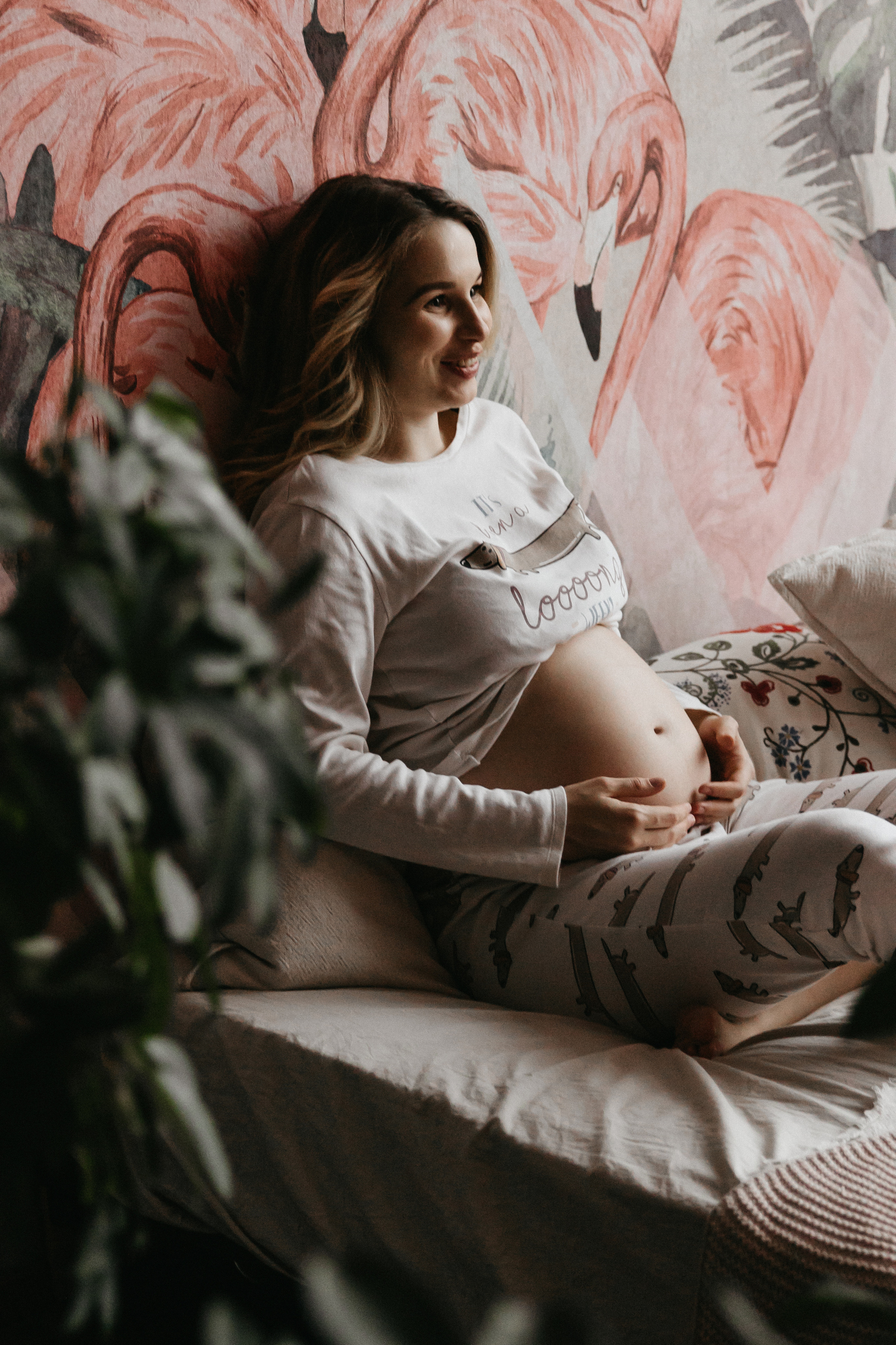 Стильная фотосессия беременности в фотостудии в Москве 2023