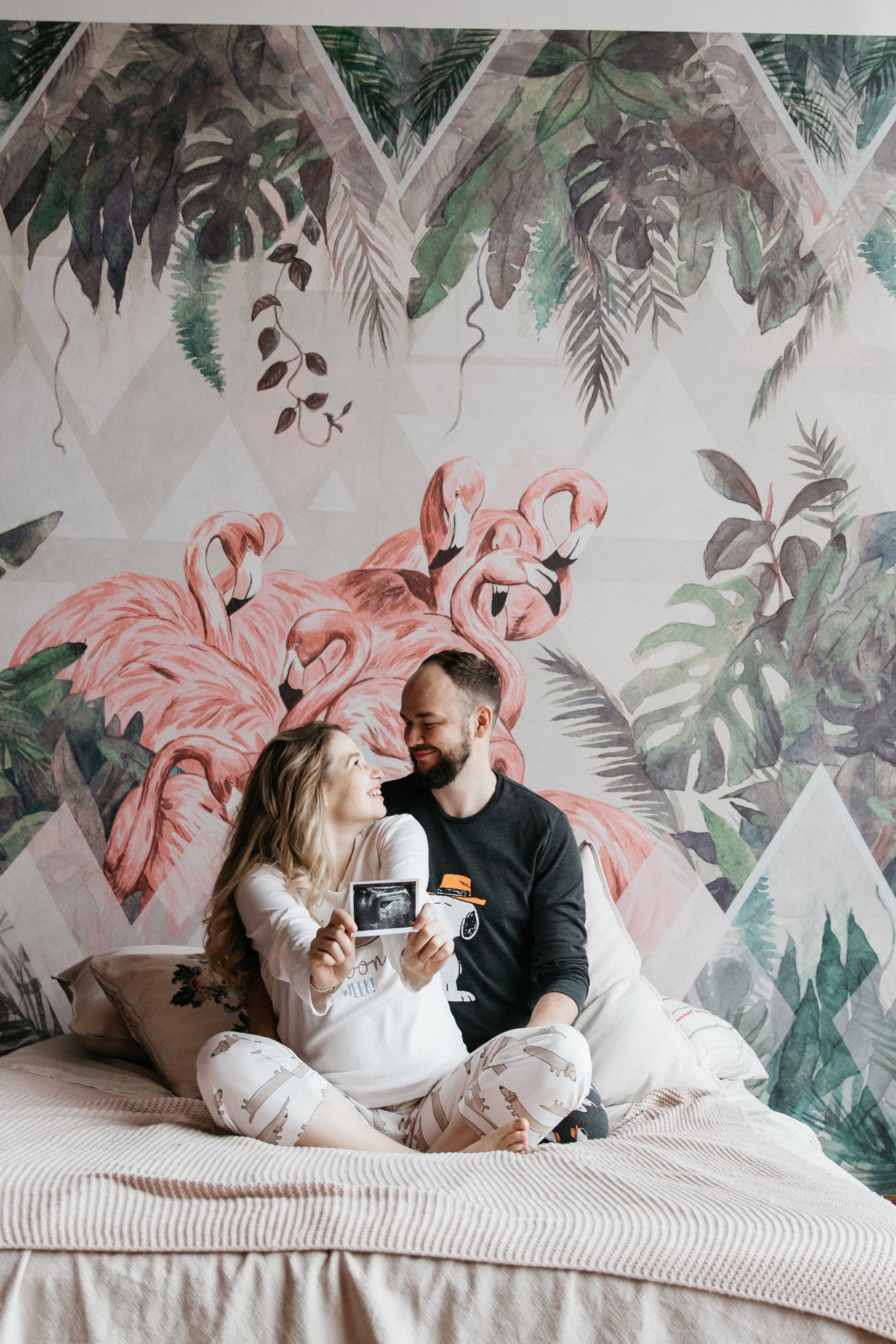 Стильная фотосессия беременности в фотостудии в Москве 2023