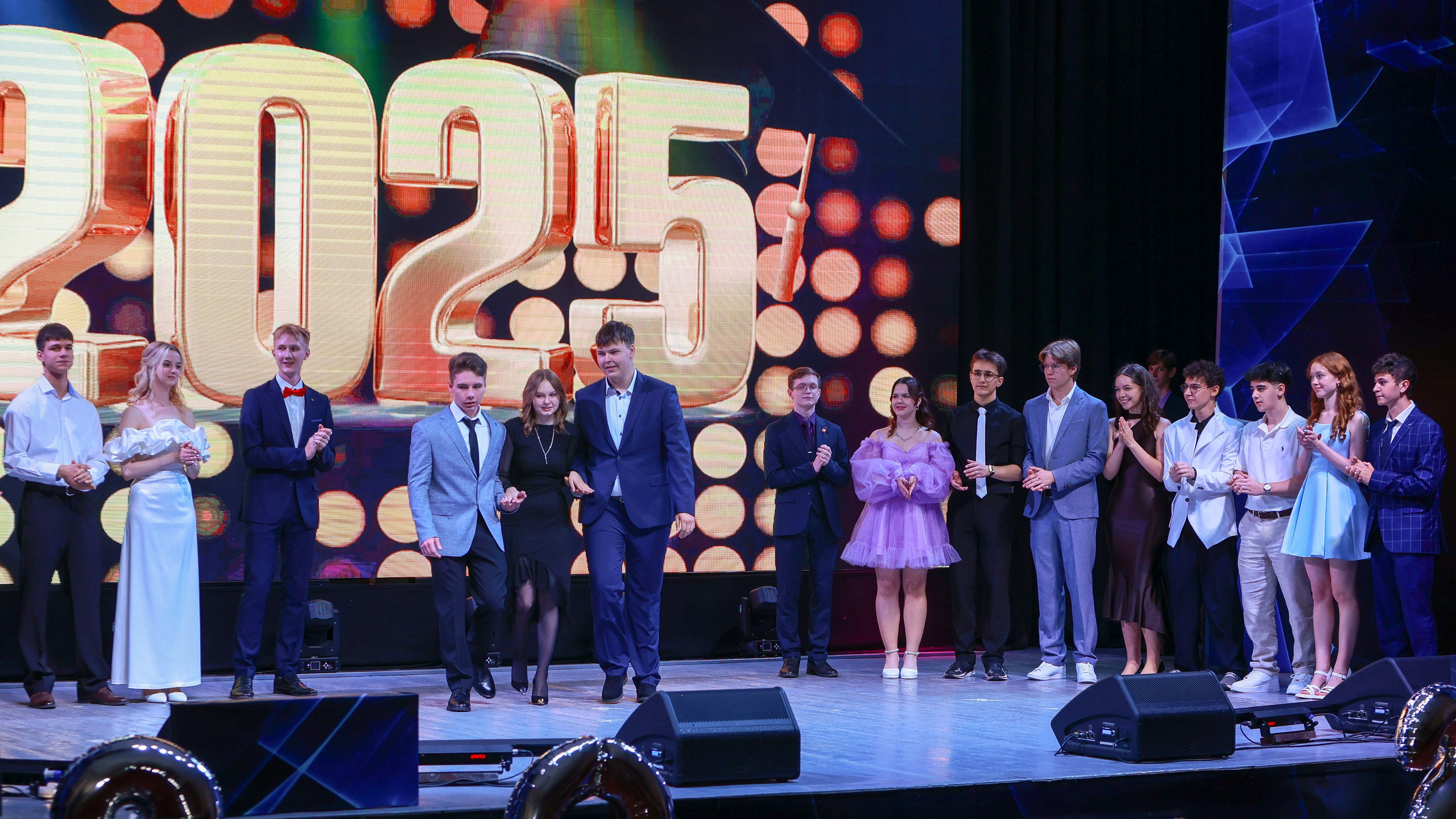 Вручение аттестатов 11 класс в Домодедовский лицей № 3. Выпускные альбомы и школьный фотограф в Подольске, Троицке, Щербинке, Москве и Московской области