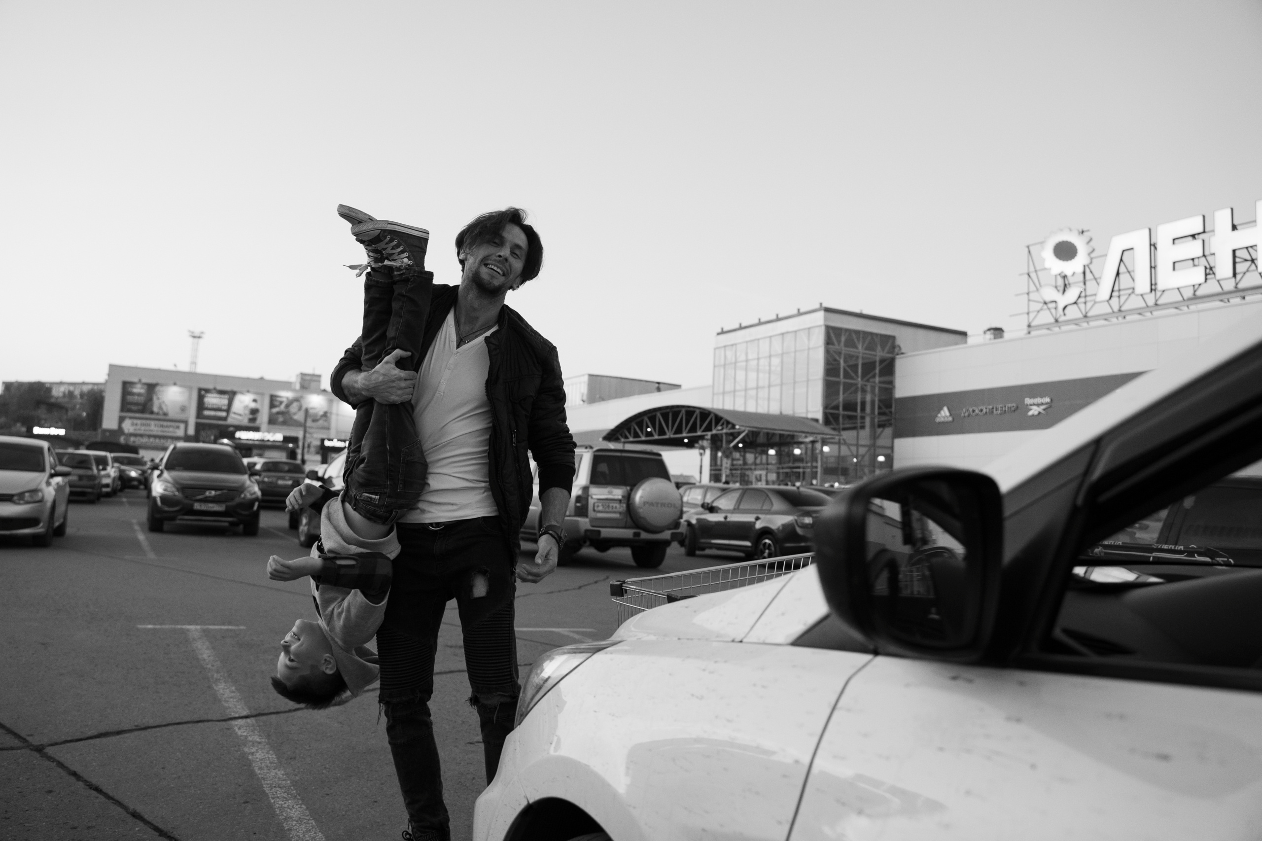 Отец и сын. Фотограф Максим Маркелов