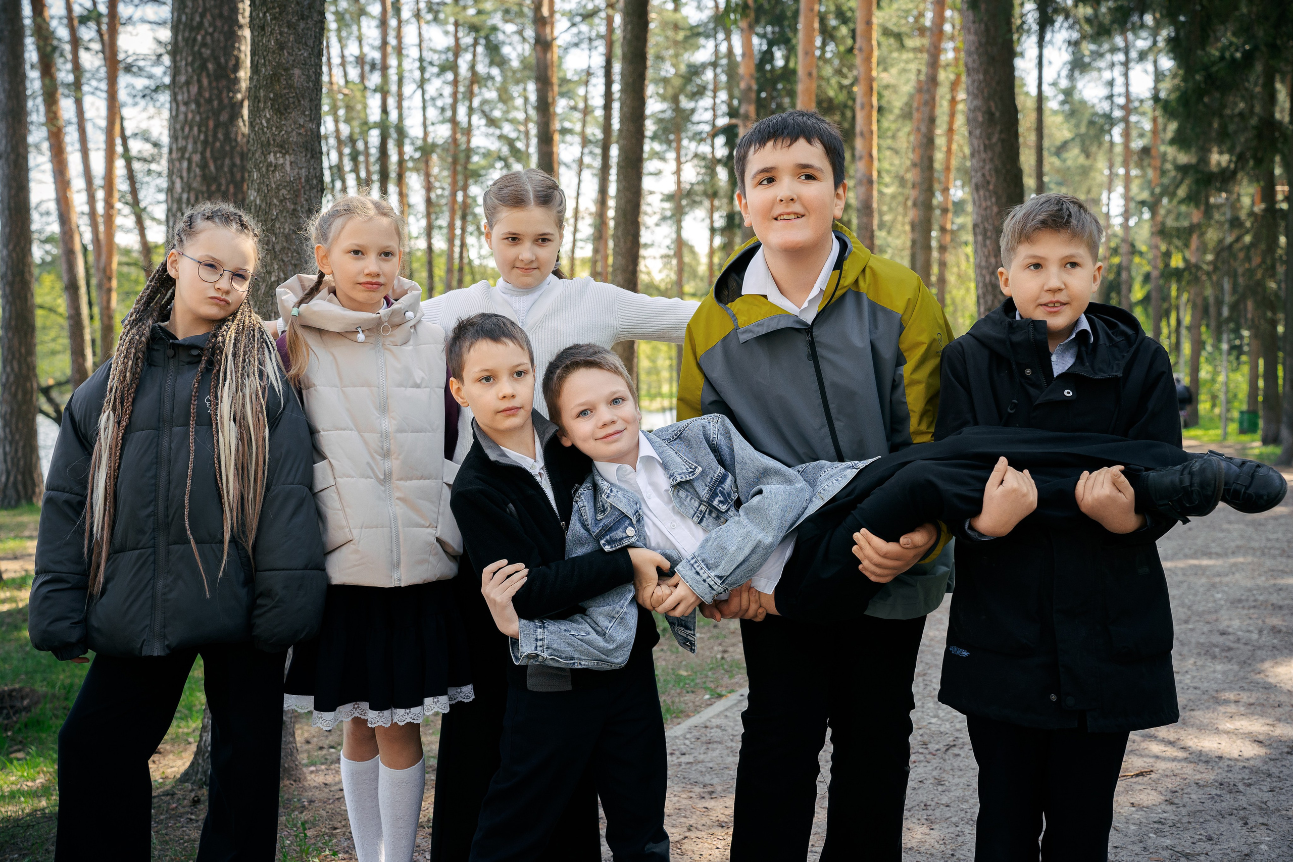Прогулки в школьном дворе. Фотограф Казакова Анастасия