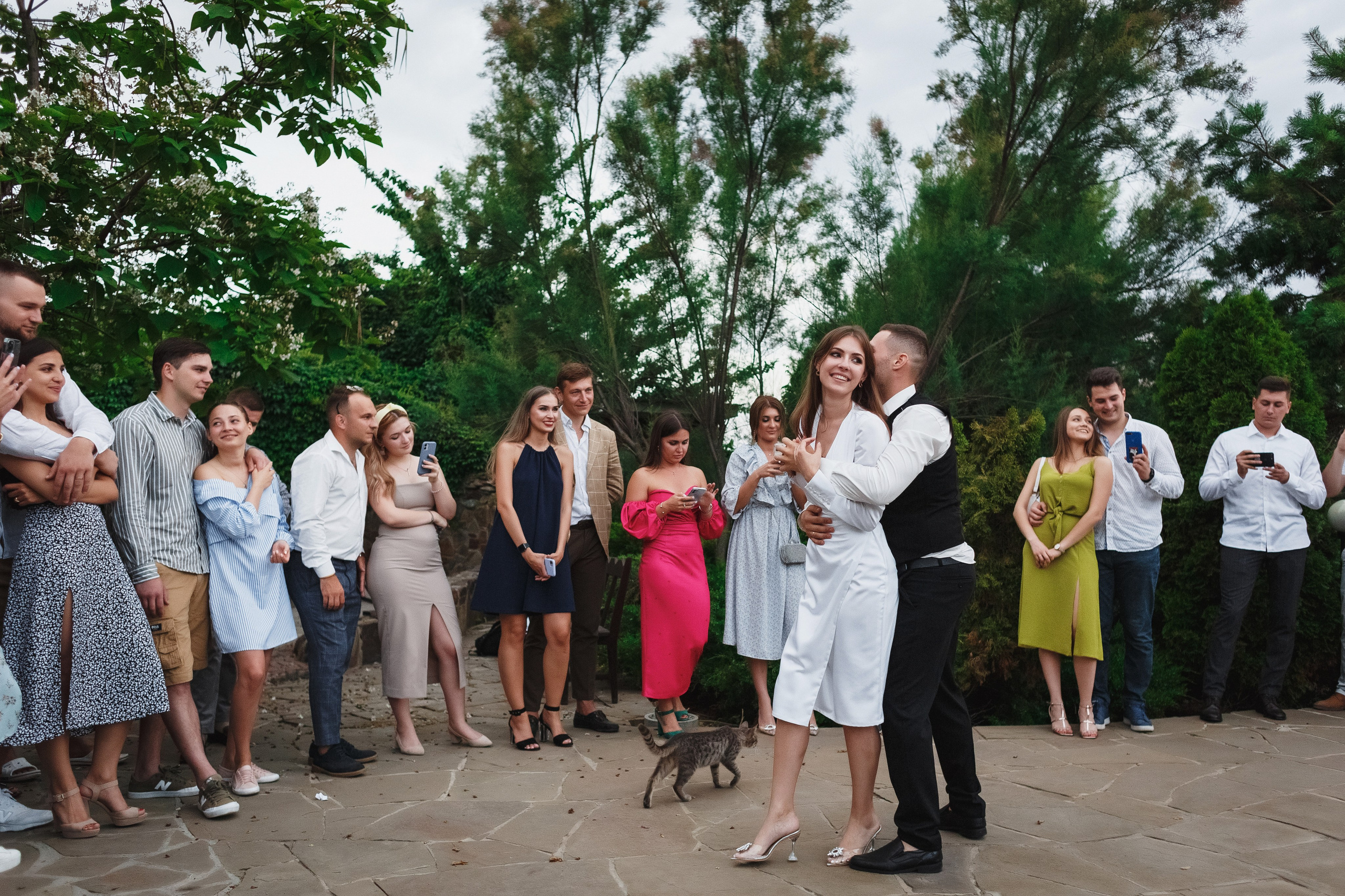 Свадебный фотограф Таганрог — фотосессия в центре города и банкет в коттедже «Виктория». Свадебный и семейный фотограф в Таганроге Бакарюк Антон