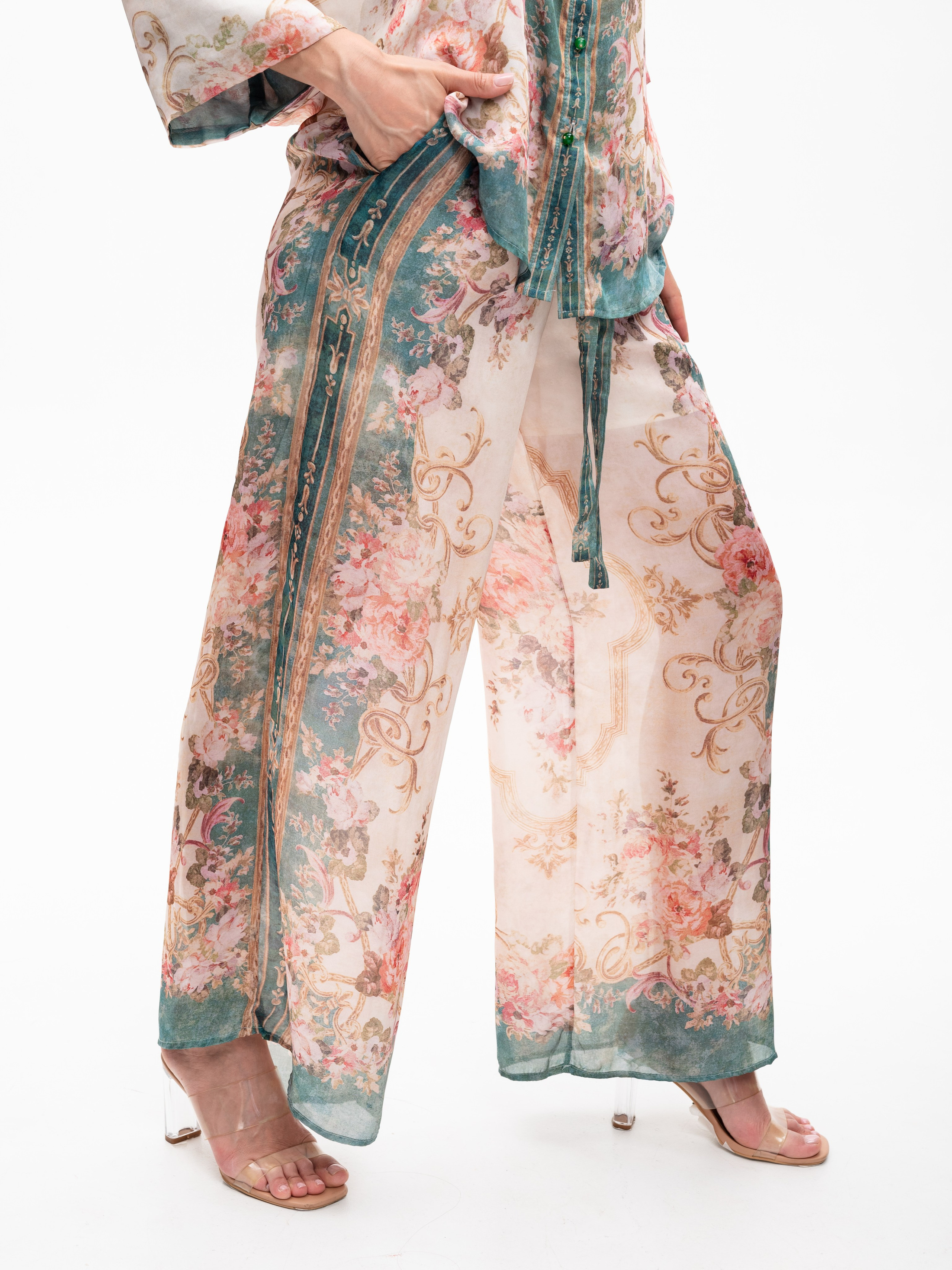 Костюмы и джемпера. Предметный фотограф, фото для маркетплейсов Пятигорск, КМВ