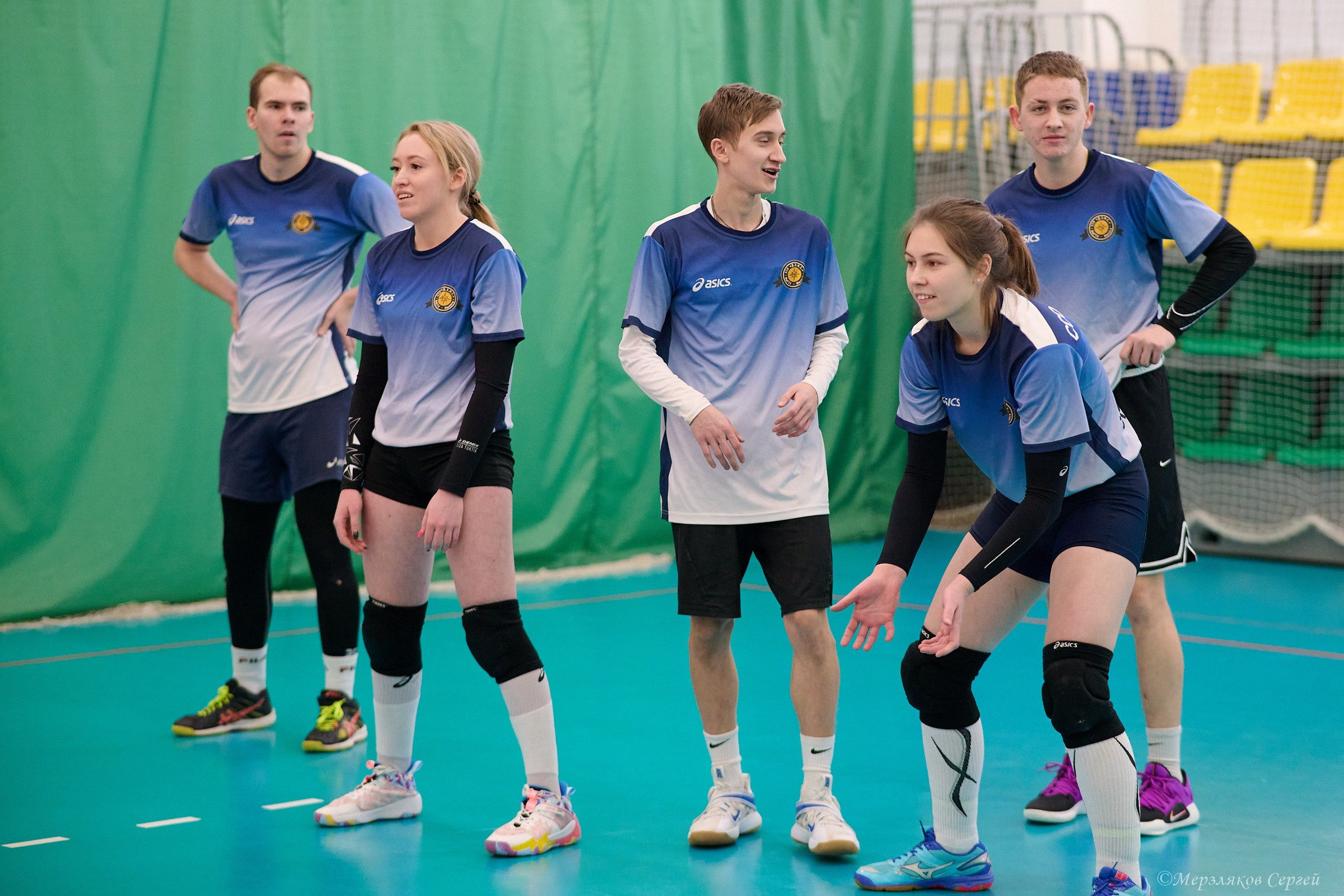 Новогодний волейбольный турнир. Ижевск. 16.12.23. Спортивный репортажный фотограф в Ижевске Сергей Мерзляков