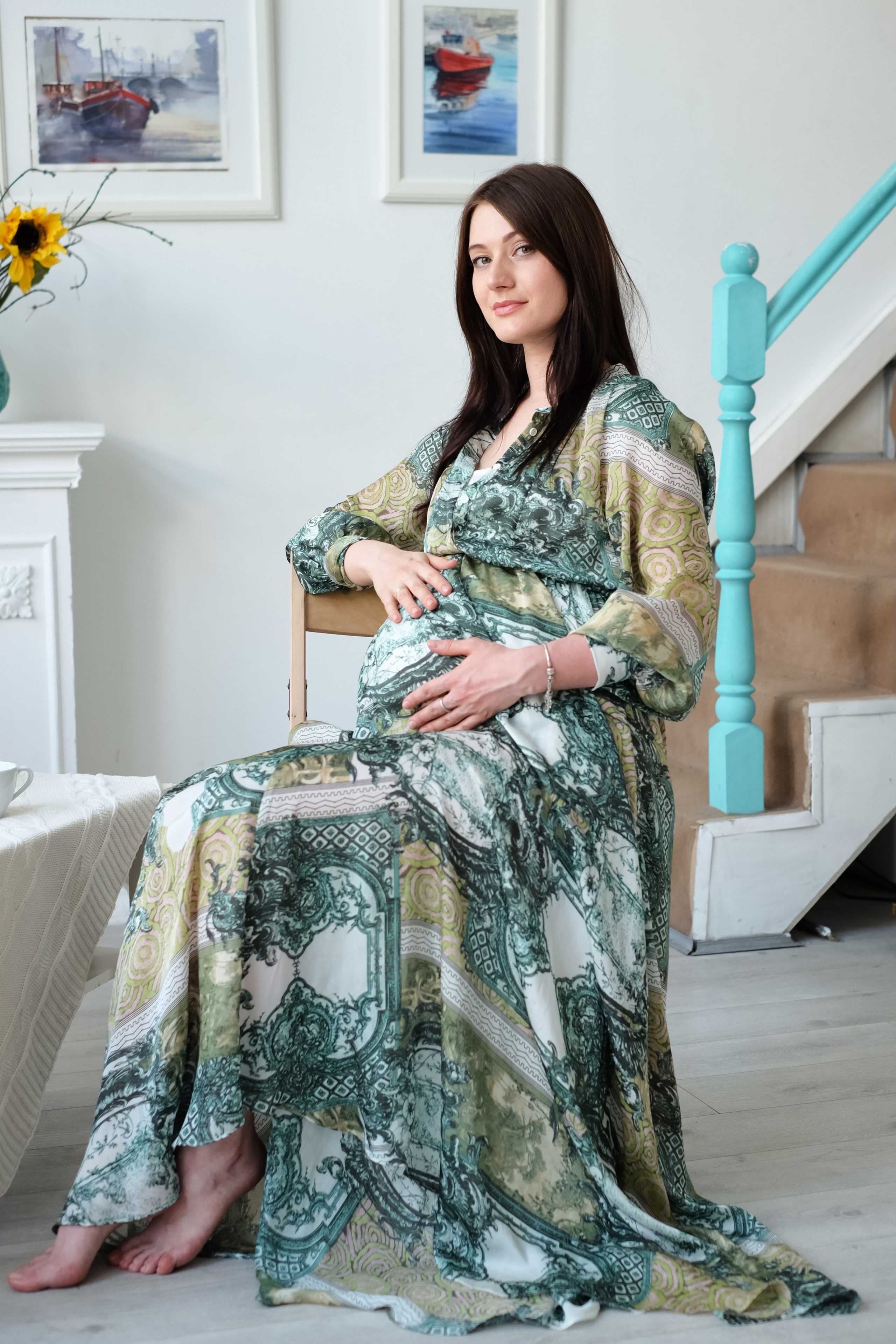 Съемка для двух беременных подруг в светлой студии. Фотографы в Москве Светлана Устинова и Сергей Грачев