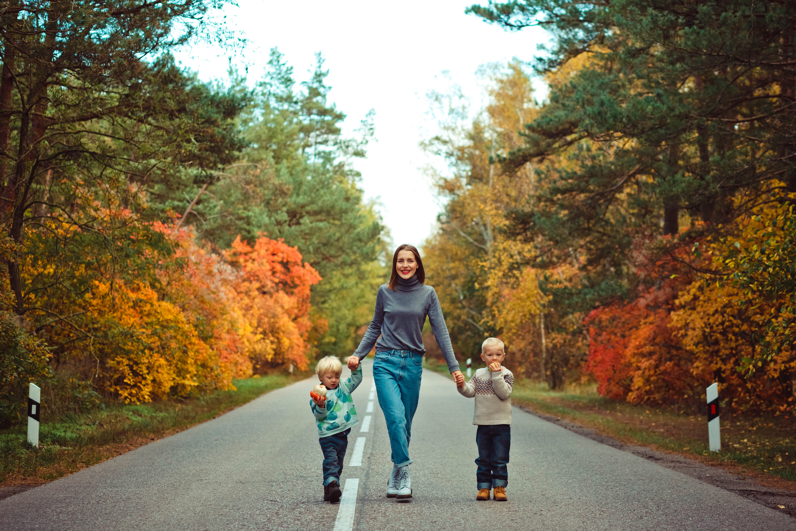 Катя с ребятами. Фотограф Зеленоградск Красильникова Елена