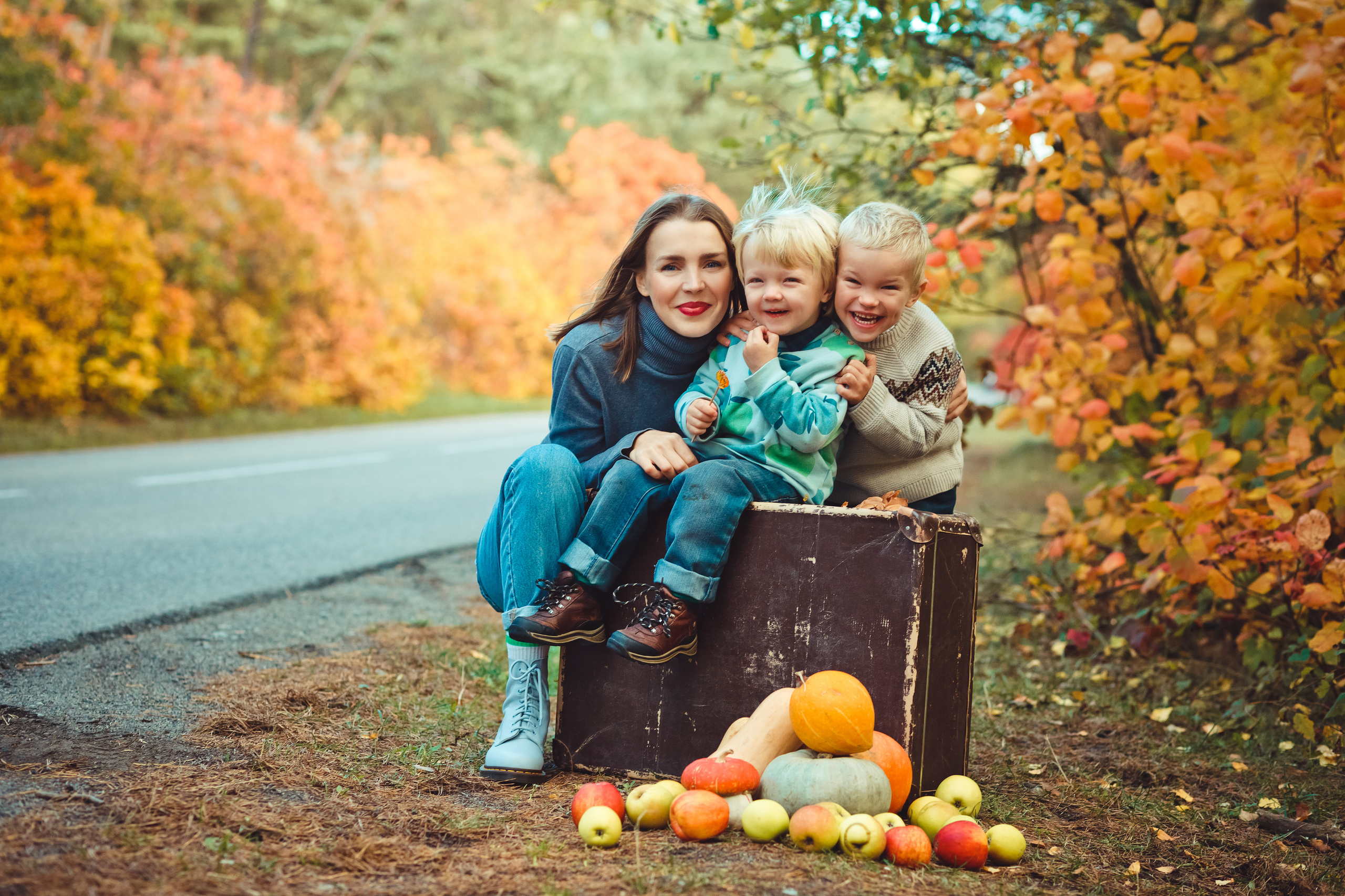 Катя с ребятами. Фотограф Зеленоградск Красильникова Елена