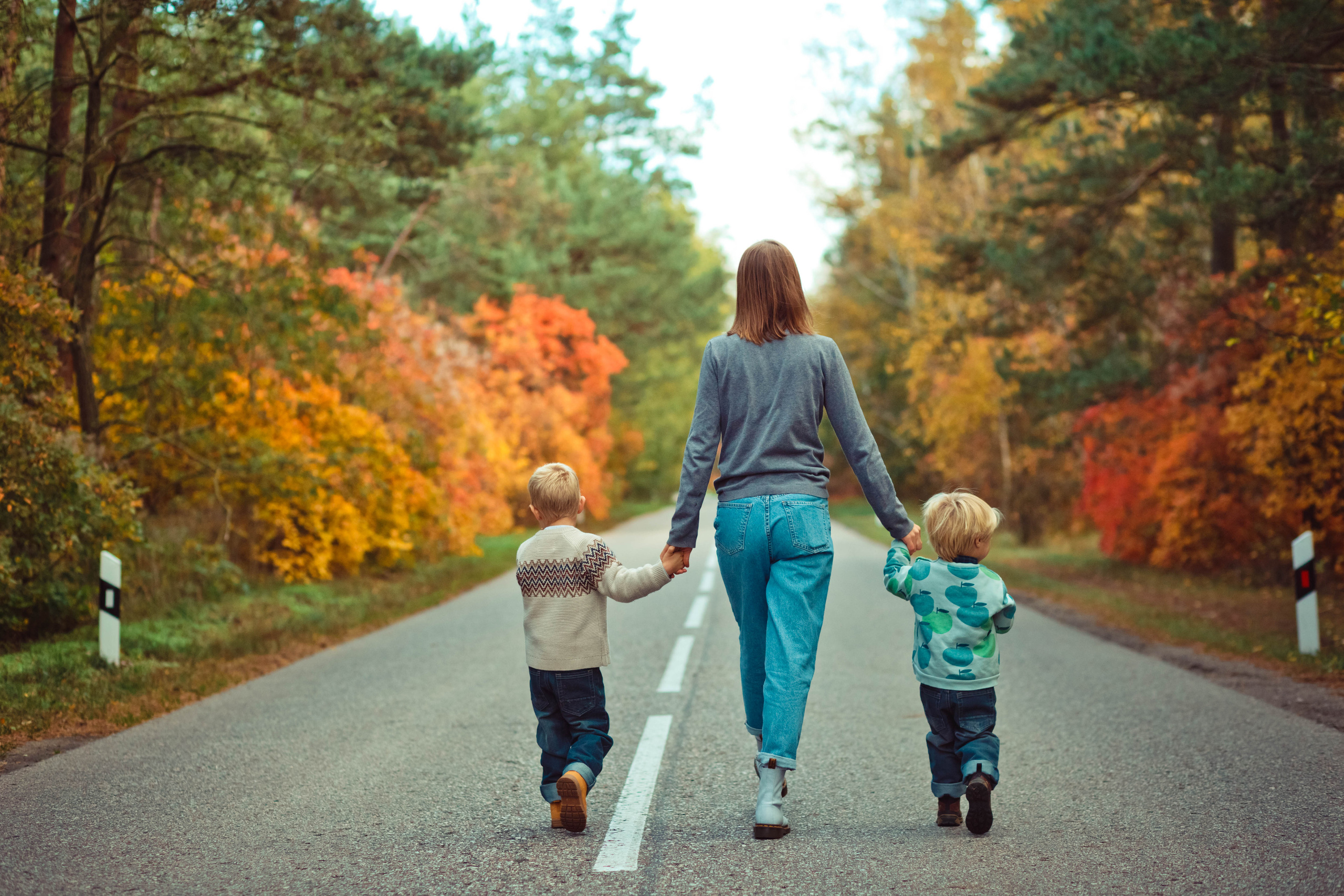 Катя с ребятами. Фотограф Зеленоградск Красильникова Елена