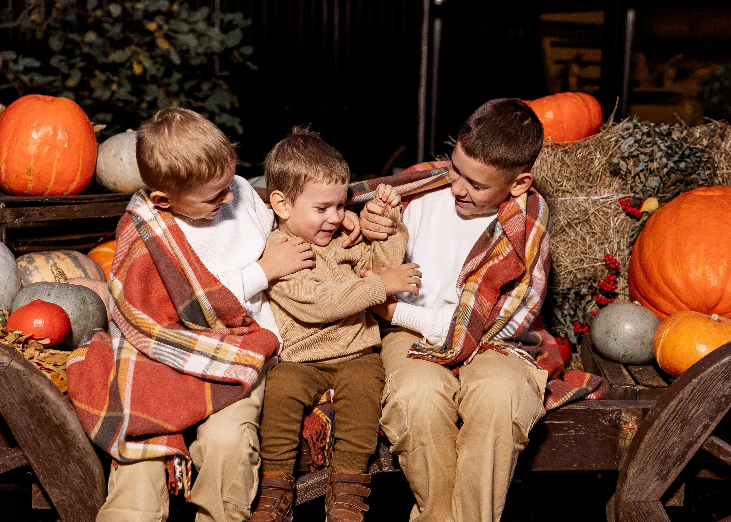 Эдуард и Дарья с сыновьями. Свадебный и семейный фотограф в Челябинске Юлия Ишимова