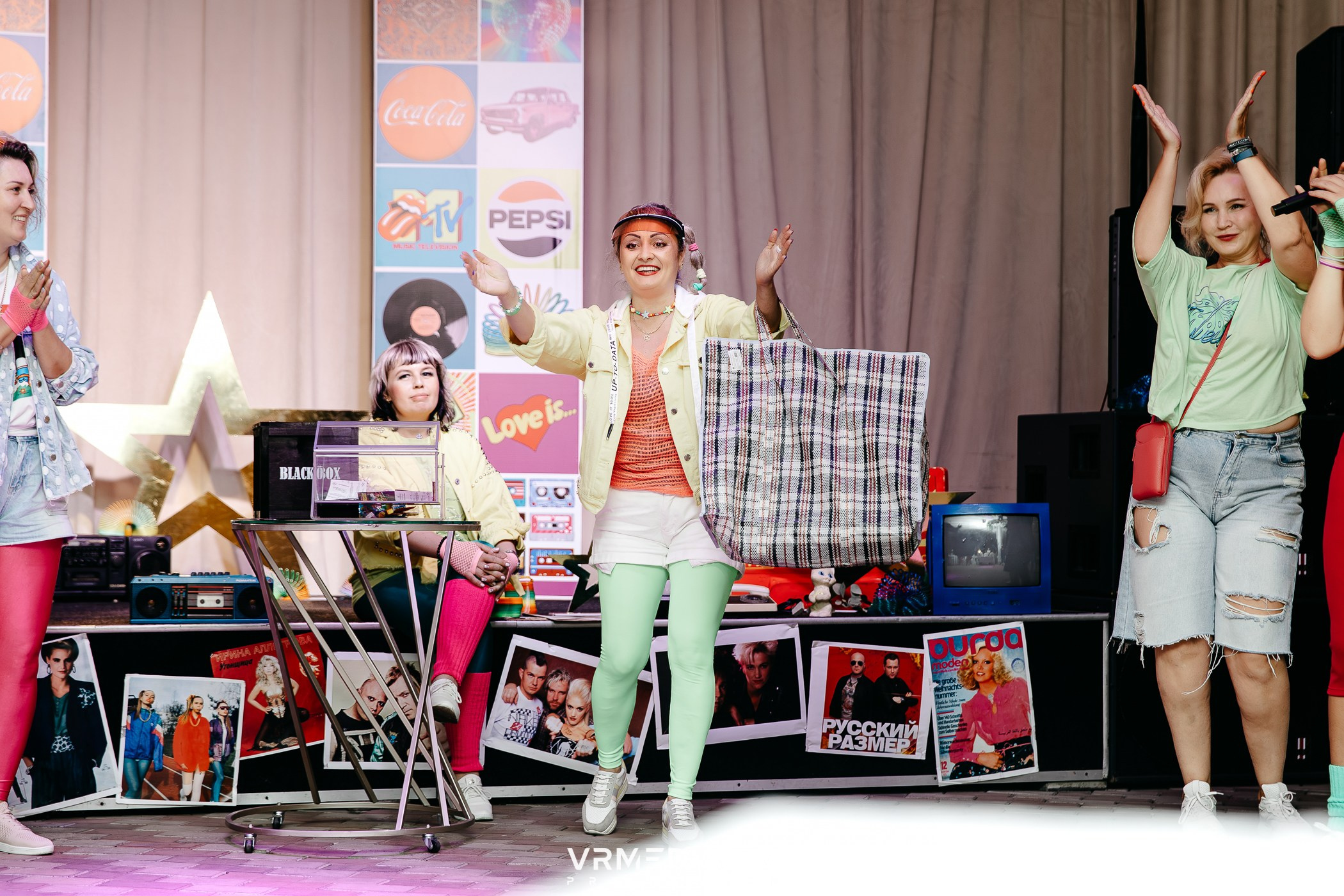 «Назад в 90-е!» в ресторане «Империя»