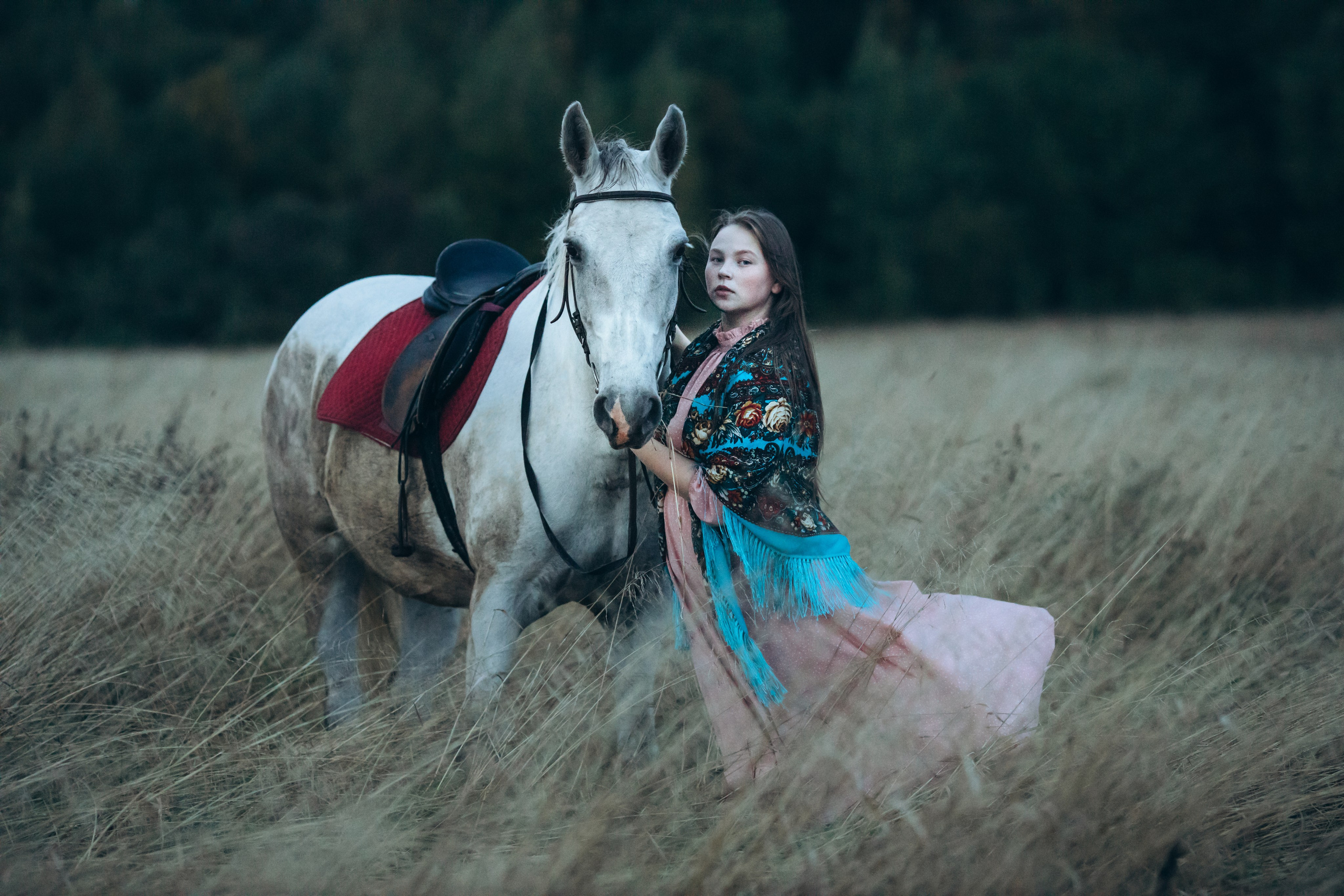 Девушка и лошадь. Наталия Клевинскас портретный фотограф в Костроме