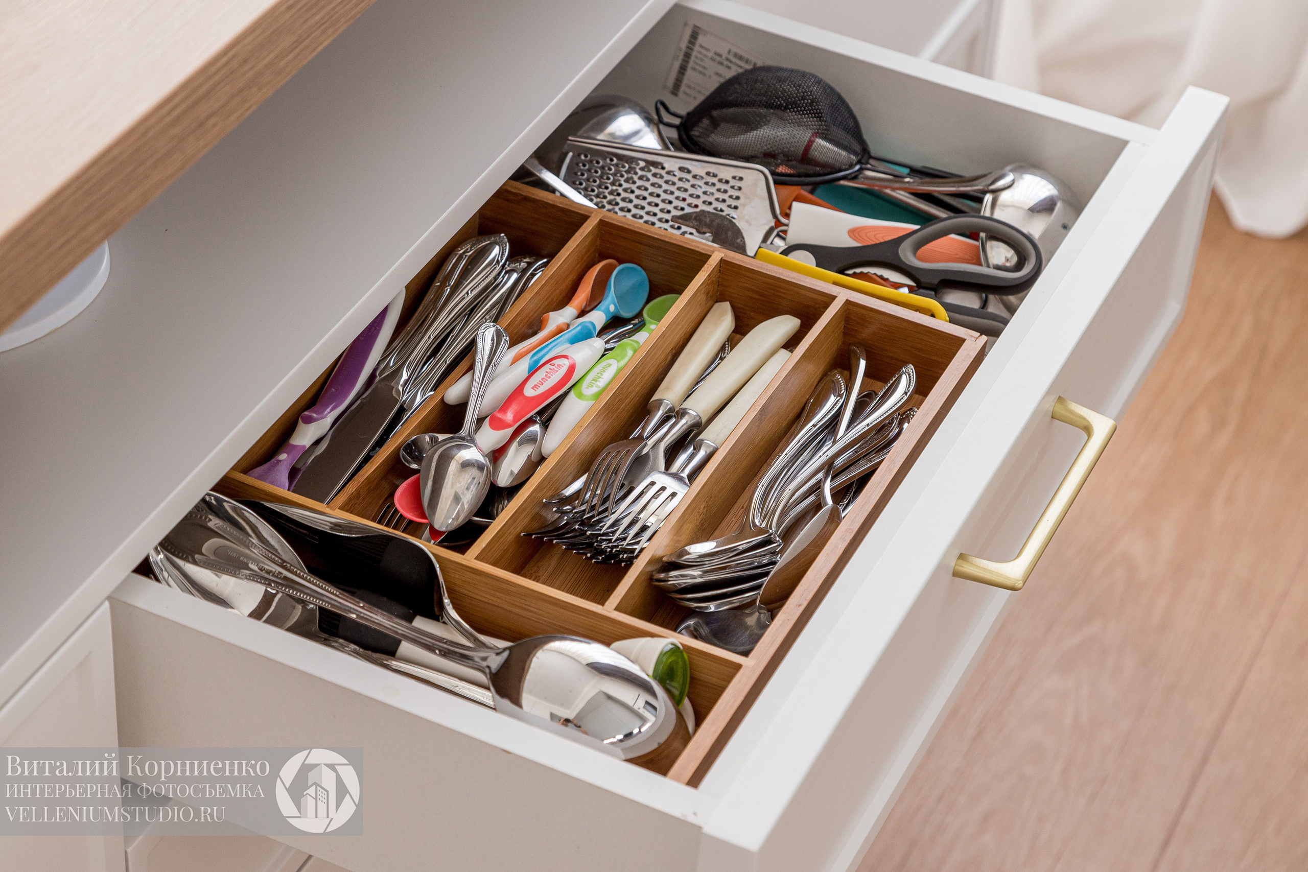 Фотосъемка белой кухни в Краснодаре. Интерьерный фотограф Краснодар: профессионально по доступным ценам