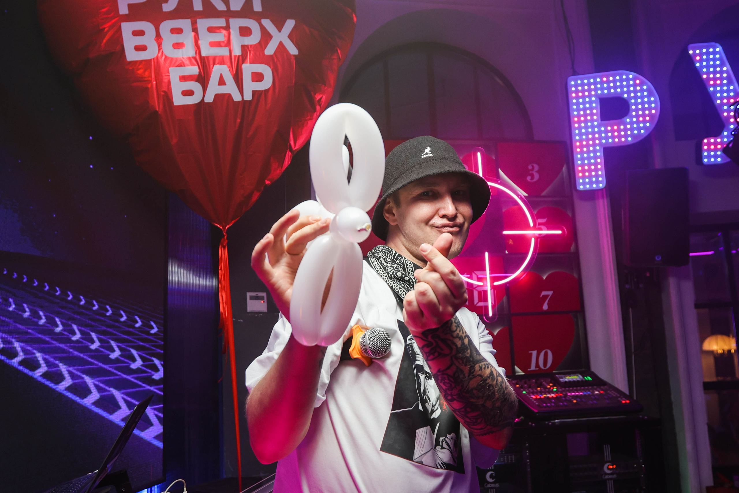 БАР РУКИ ВВЕРХ