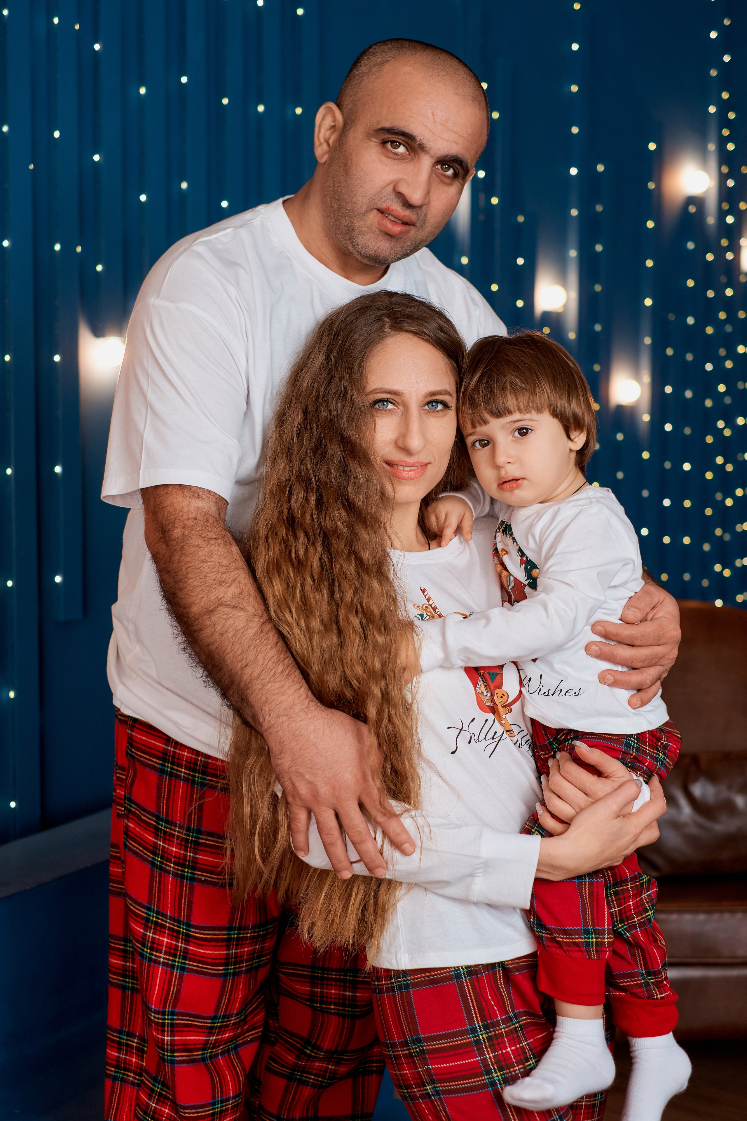 Новогодняя семейная фотосессия в студии Сова. Фотограф Таганрог Анна Трайжон