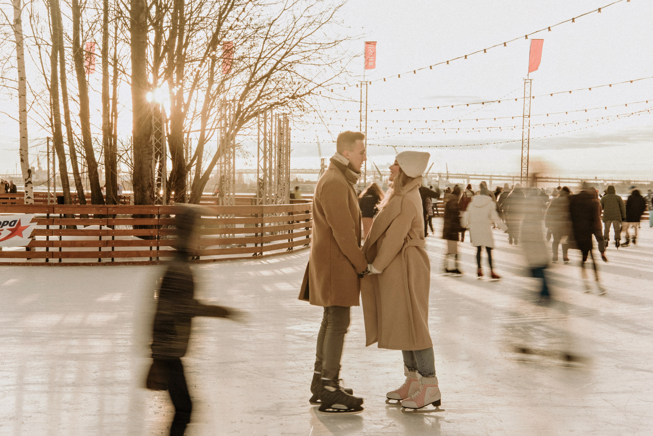 Лиза и Антон. Каток. Свадебный фотограф в Санкт-Петербурге София Шубик