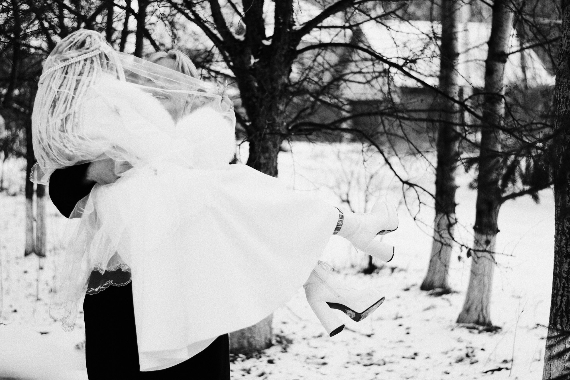 Свадьба для двоих в Тюмени — фотосессия в ЗАГСе, кафе и отеле. Портретный фотограф Тюмень Дарья Мустафина